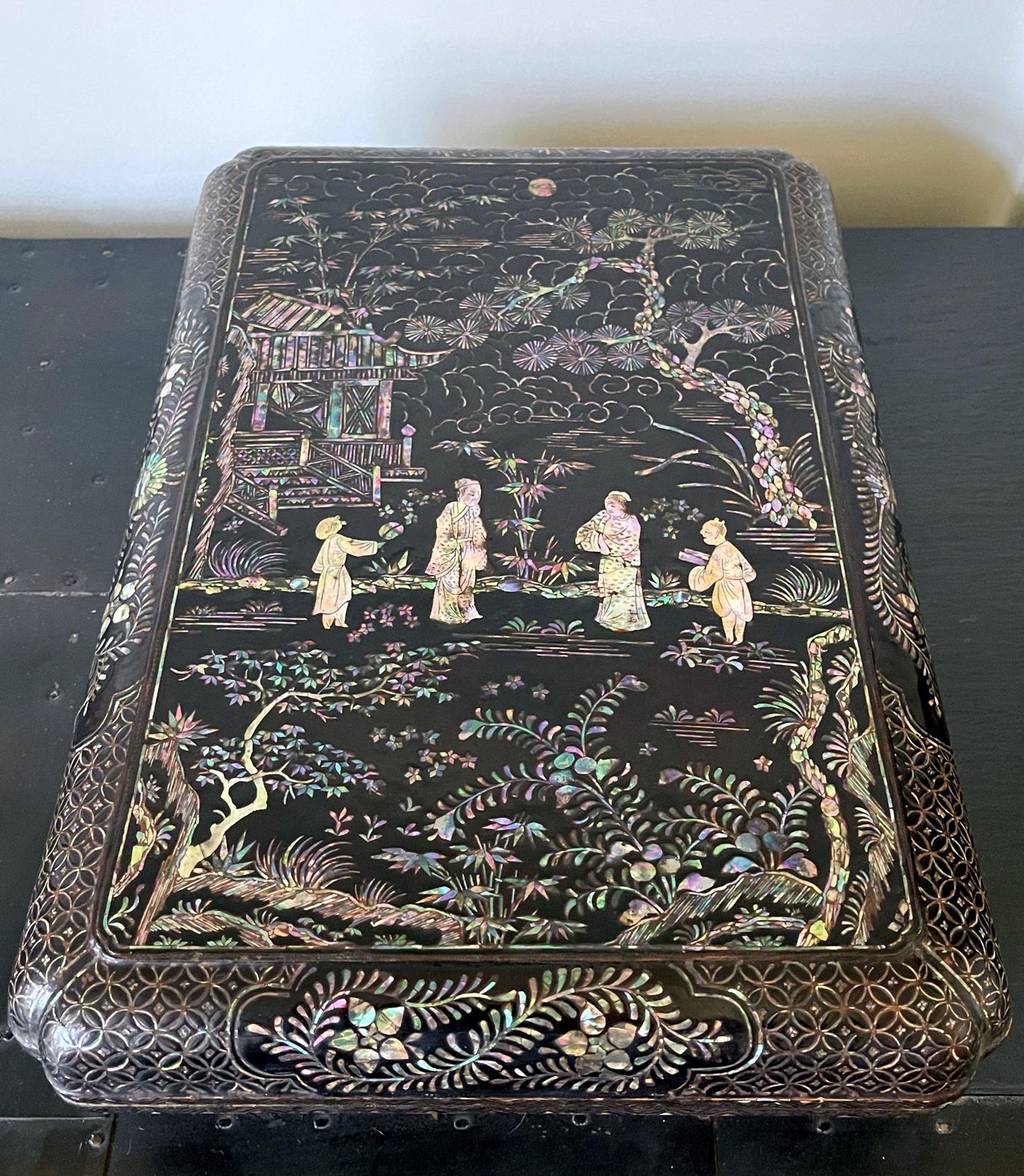 Antique Japanese Lacquer and Inlay Box from Ryukyu Island For Sale 14
