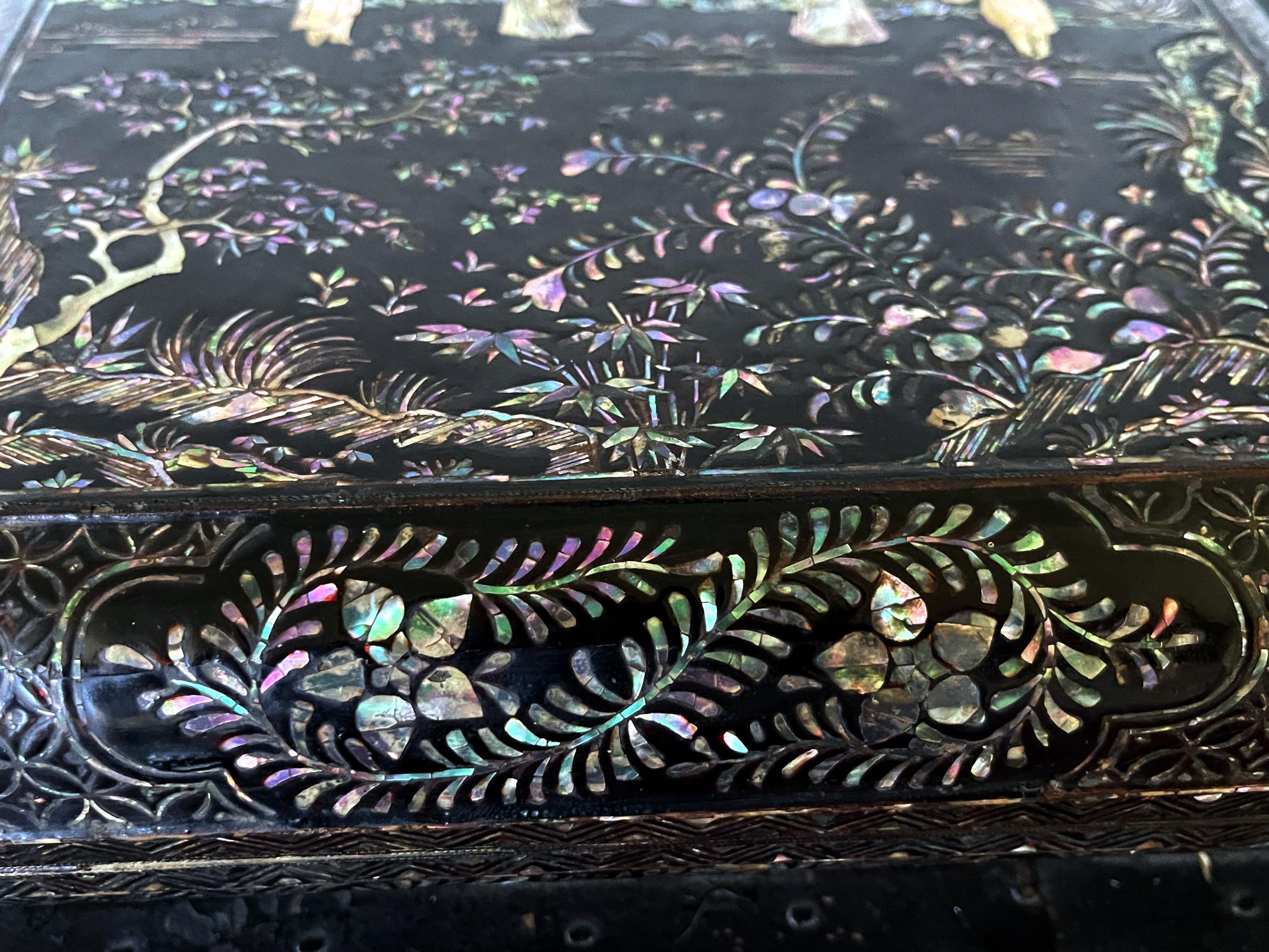 Antique Japanese Lacquer and Inlay Box from Ryukyu Island For Sale 2