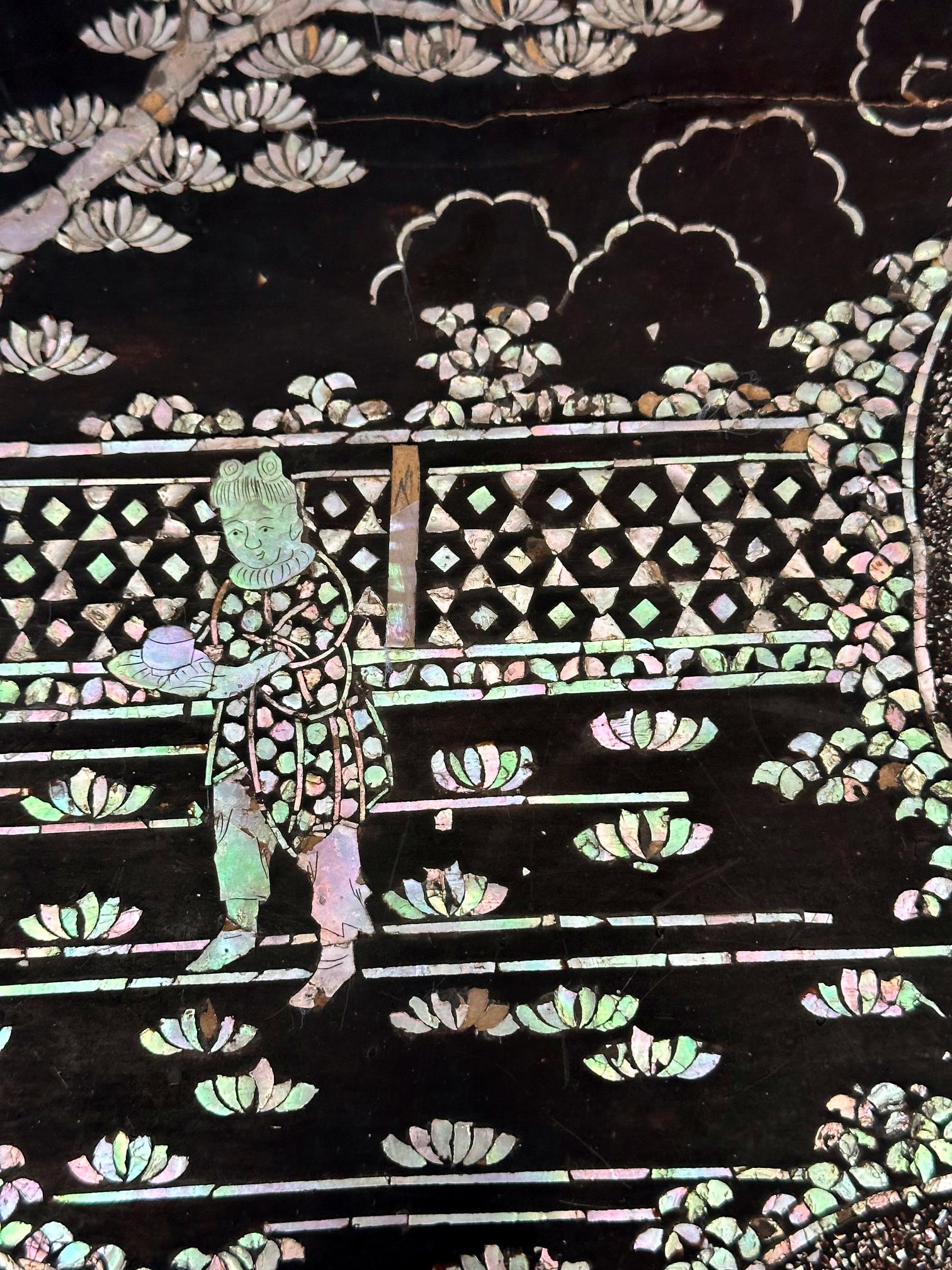Antiker japanischer Kang-Tisch aus Lack und Intarsien aus der Ryukyu-Insel im Angebot 4