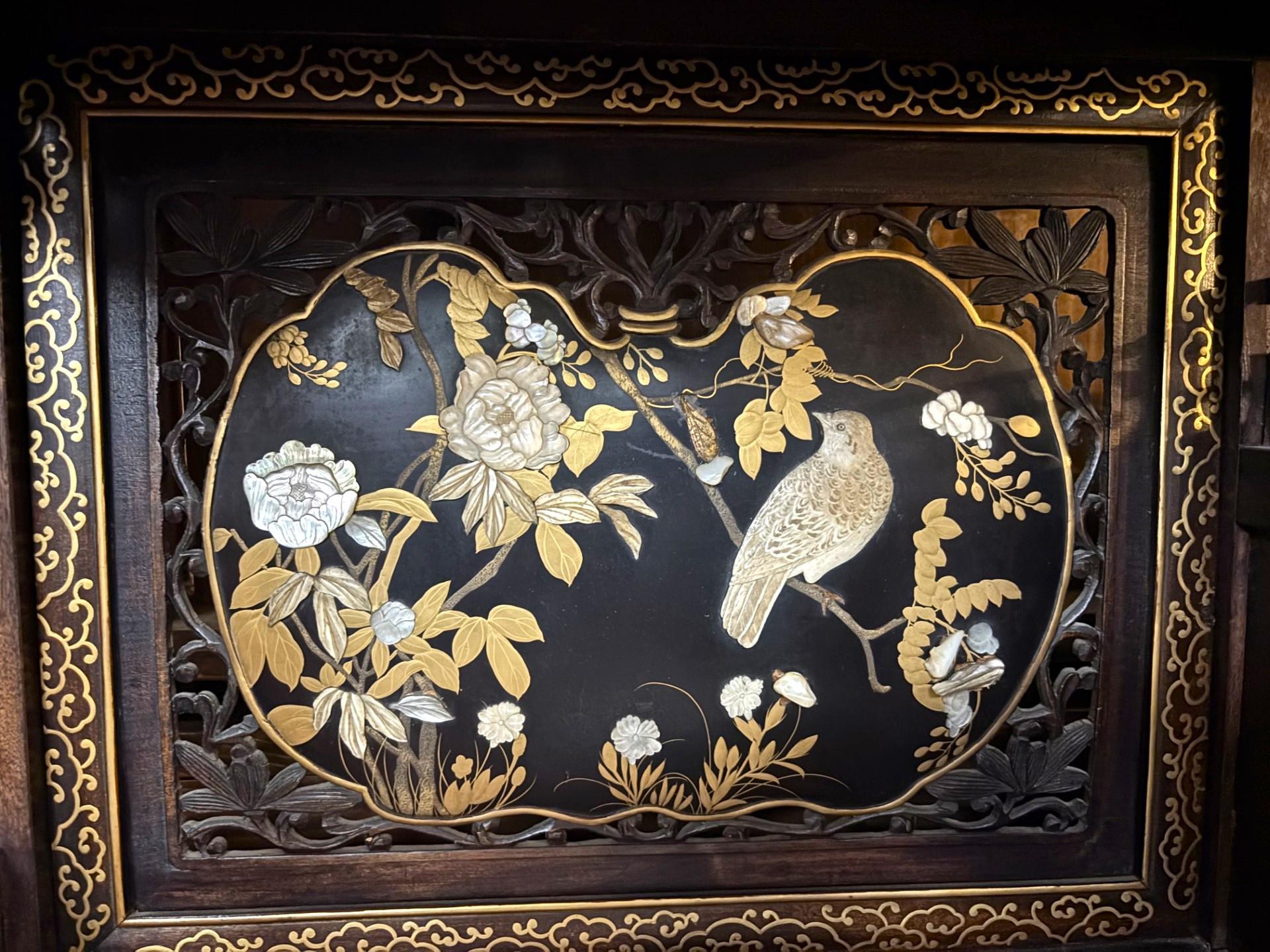 Antique Japanese Lacquer Inlaid Hardwood Meiji Period Shibayama Shodana Cabinet For Sale 10
