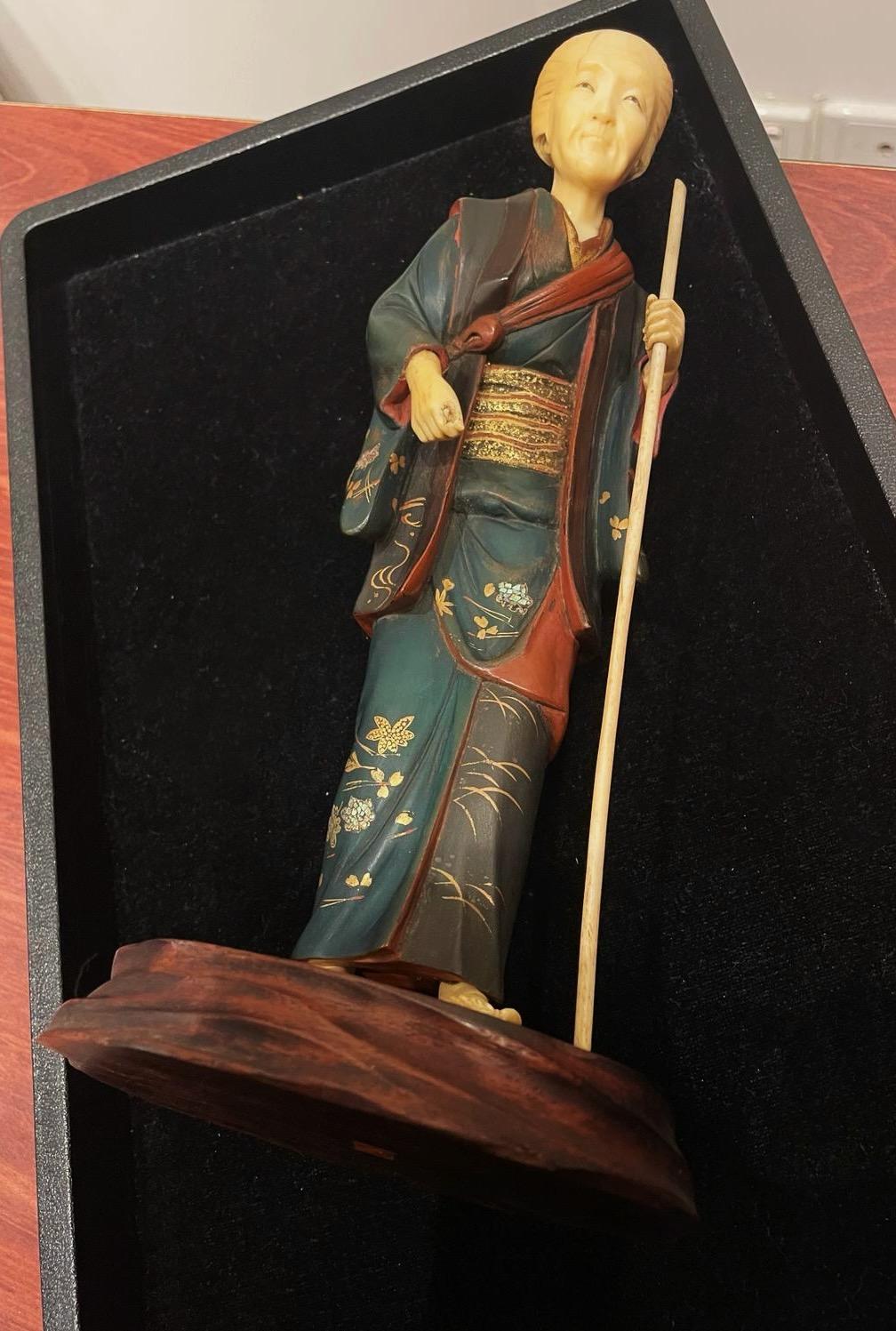 Antique Japanese Lacquer Wood Okimono, signed Ryuichi, Meiji Era, c1890. For Sale 10