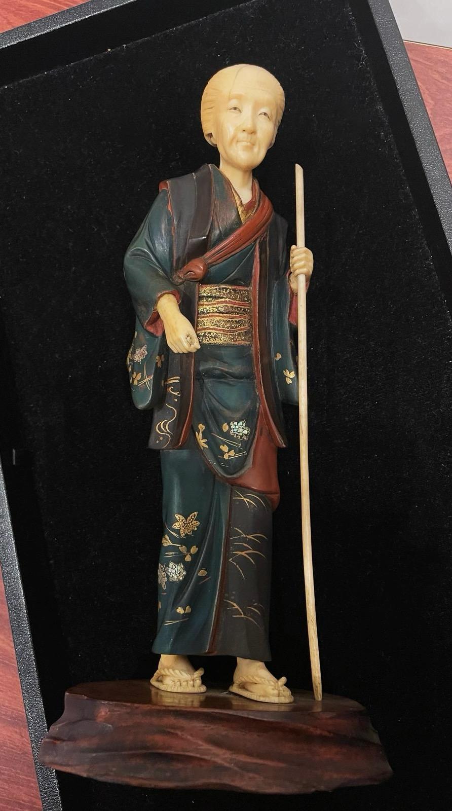 Antique Japanese Lacquer Wood Okimono, signed Ryuichi, Meiji Era, c1890. For Sale 11