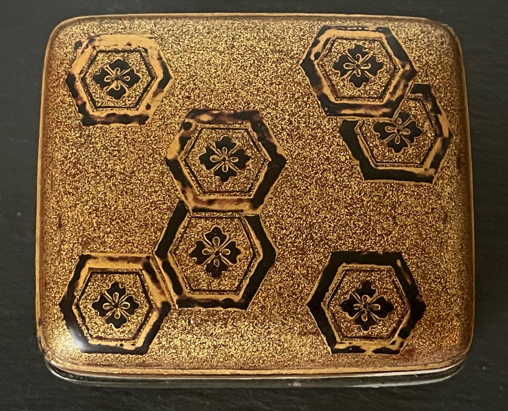 Giapponese Antico portaincenso giapponese laccato Kobako Ex-Christie's in vendita