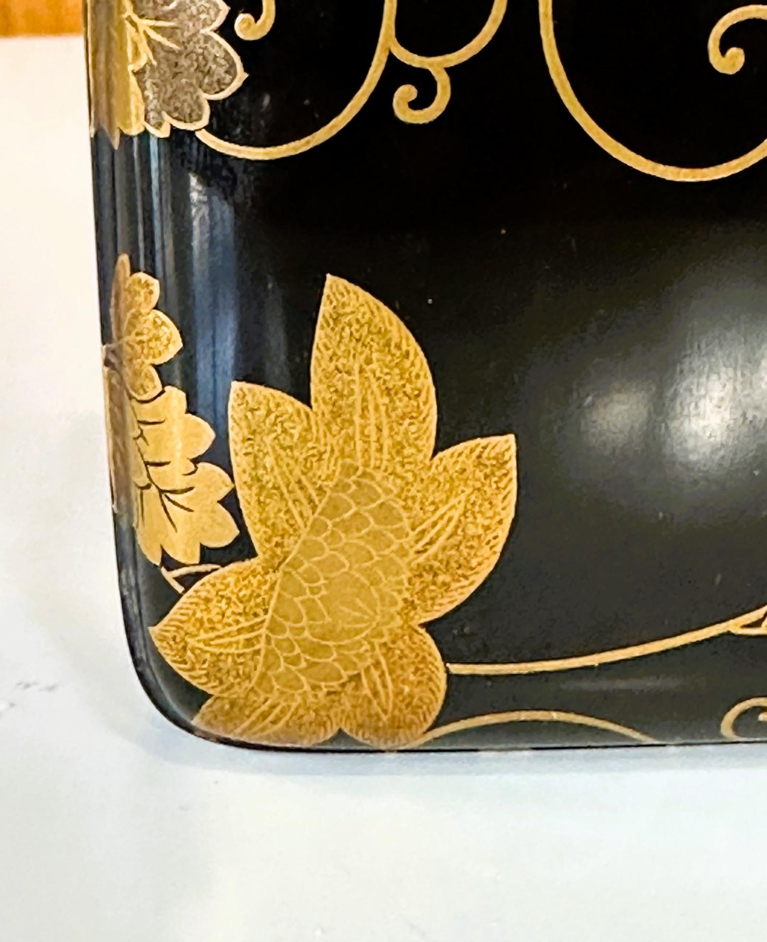 Antique Japanese Lacquered Incense Box Kobako in Kodaiji Style For Sale 5