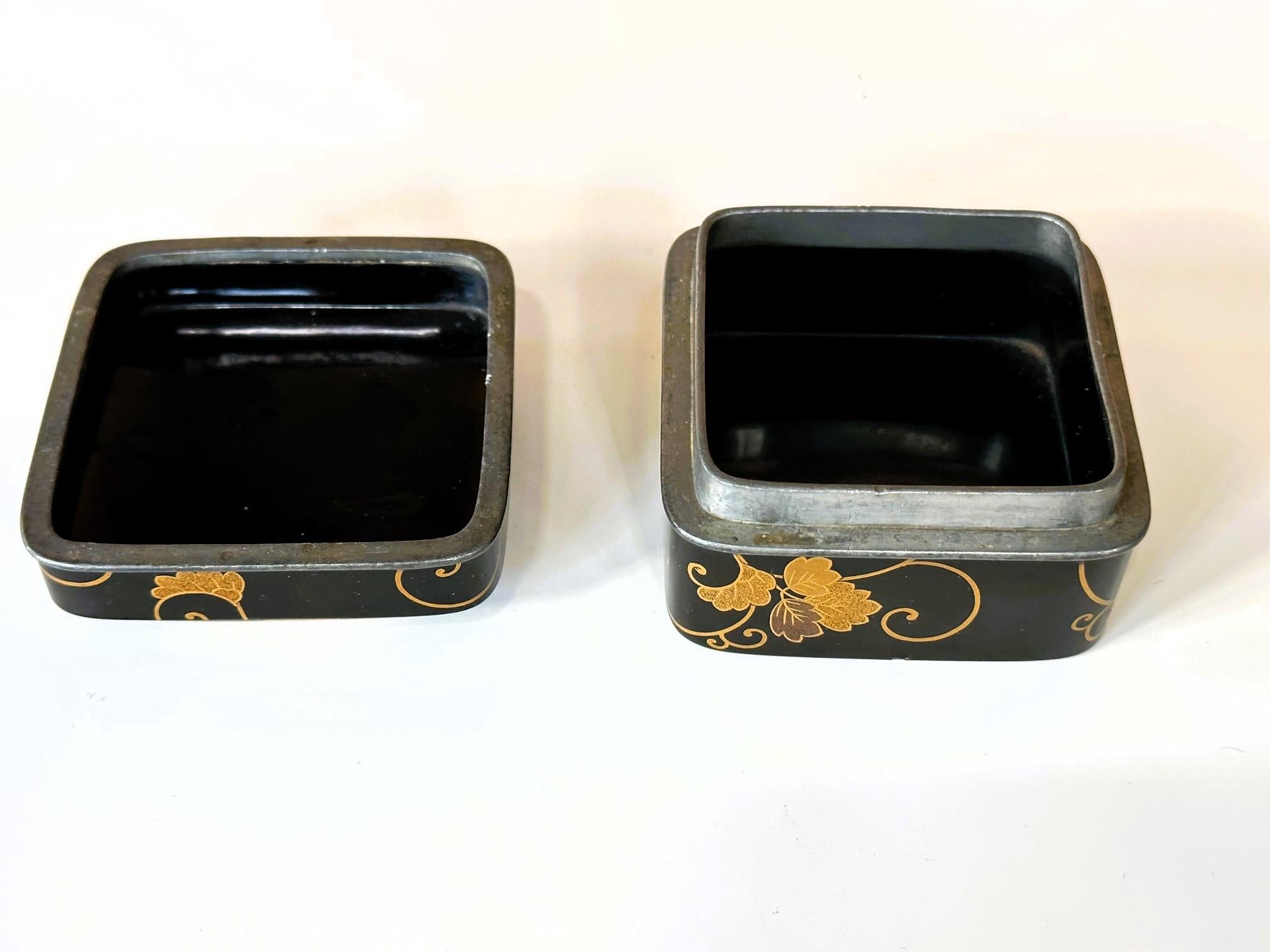 Antique Japanese Lacquered Incense Box Kobako in Kodaiji Style For Sale 8