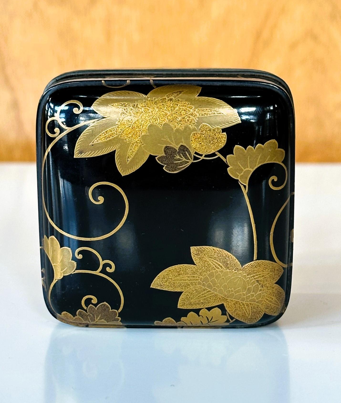 19th Century Antique Japanese Lacquered Incense Box Kobako in Kodaiji Style For Sale