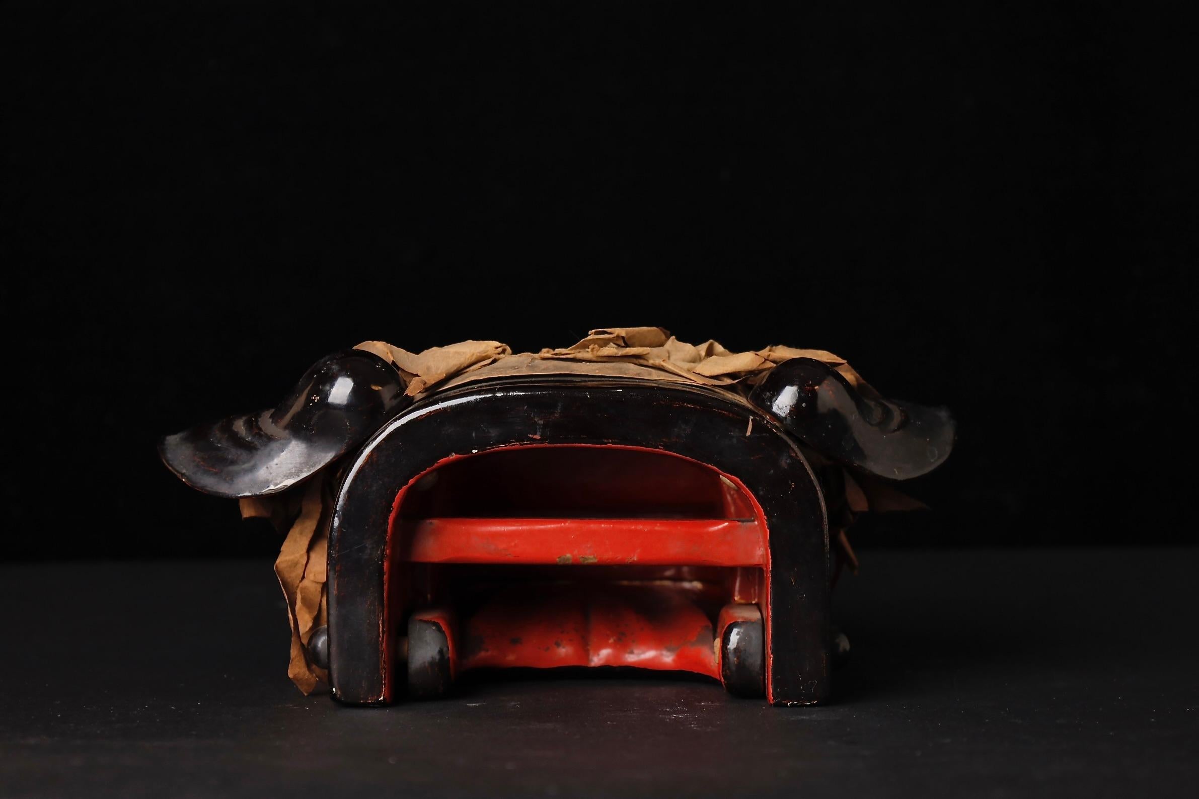 Antike japanische lackierte Shishi-gashira Löwenmaske - Edo bis Meiji Periode im Zustand „Gut“ im Angebot in Fukuoka, JP