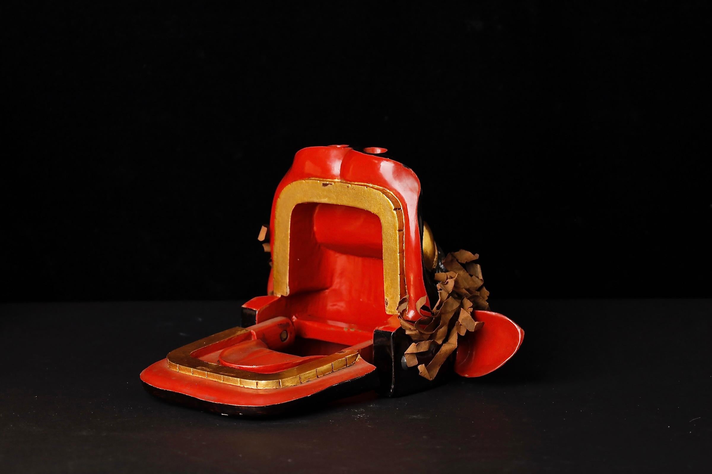 Antike japanische lackierte Shishi-gashira Löwenmaske - Edo bis Meiji Periode im Angebot 1