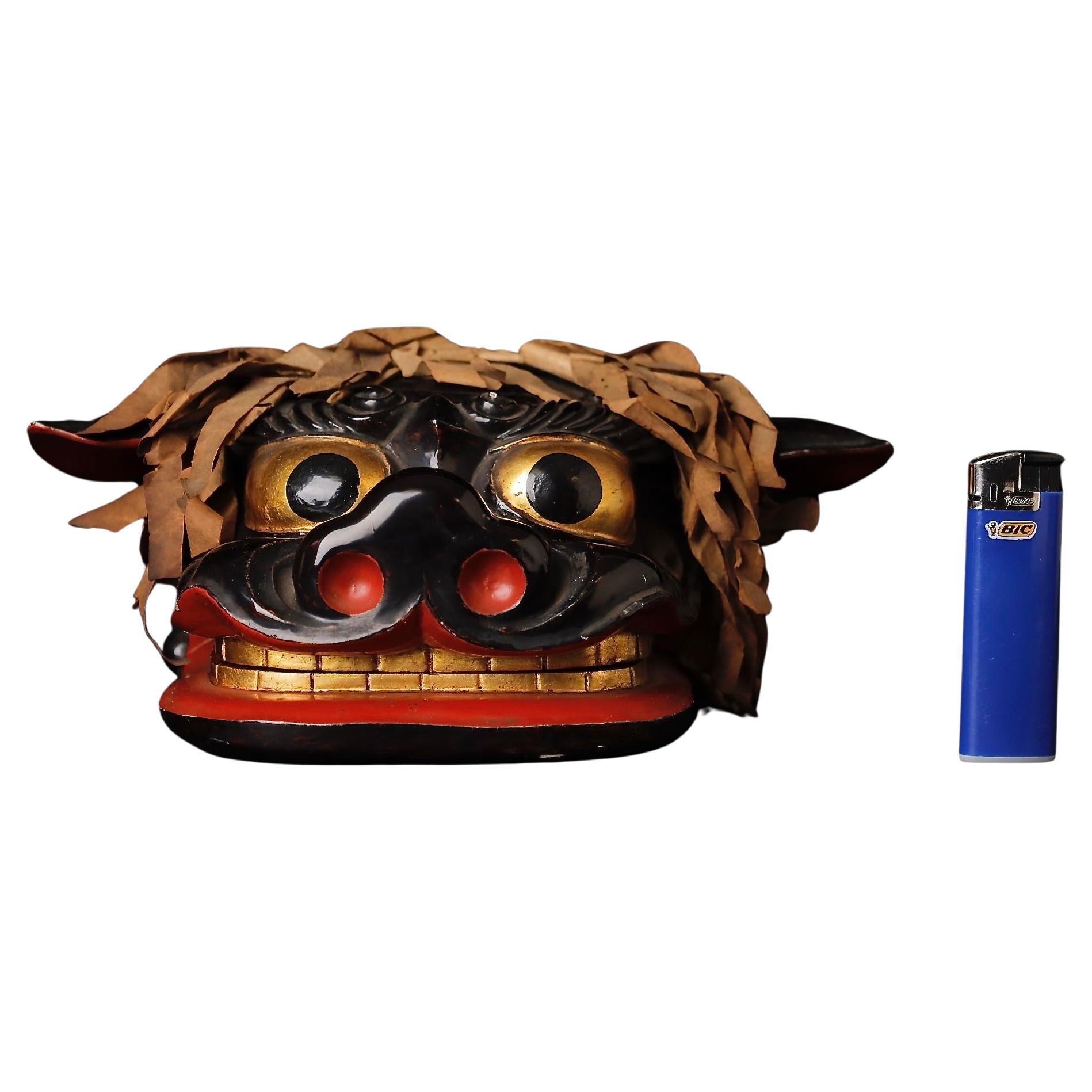 Antike japanische lackierte Shishi-gashira Löwenmaske - Edo bis Meiji Periode im Angebot