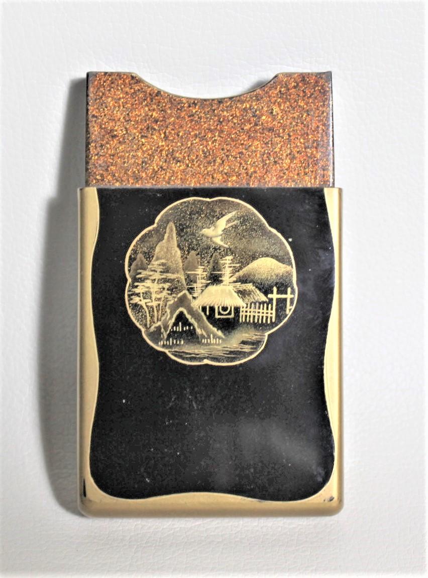 Antike japanische lackierte Kartenschachtel mit verschnörkelter, handbemalter und vergoldeter Dekoration im Angebot 3