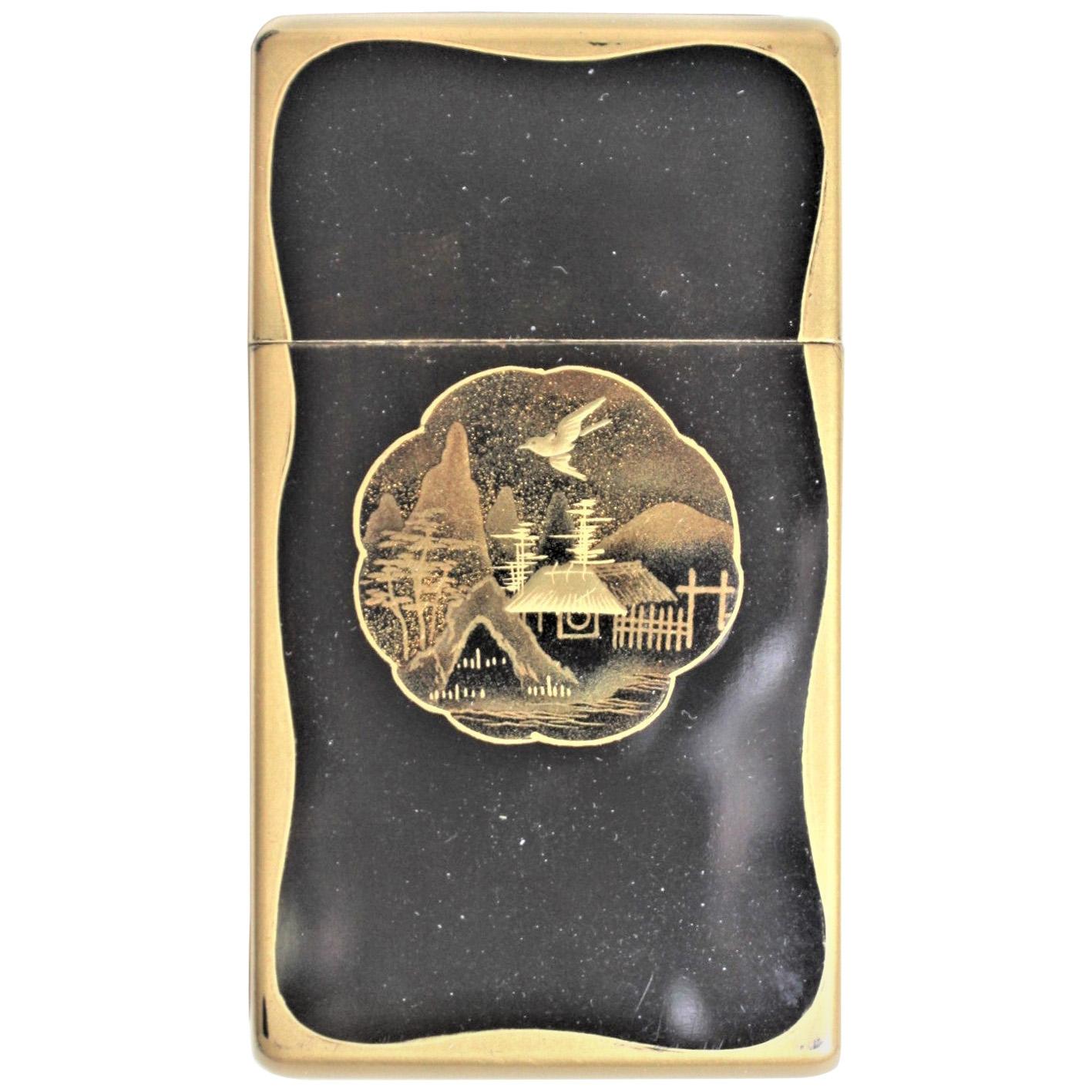 Boîte à cartes japonaise ancienne laquée avec décoration ornée peinte à la main et dorée