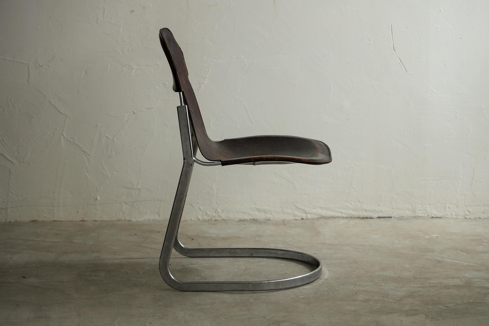 Silla de cuero japonesa antigua, Silla primitiva, Wabi-Sabi siglo XX en venta