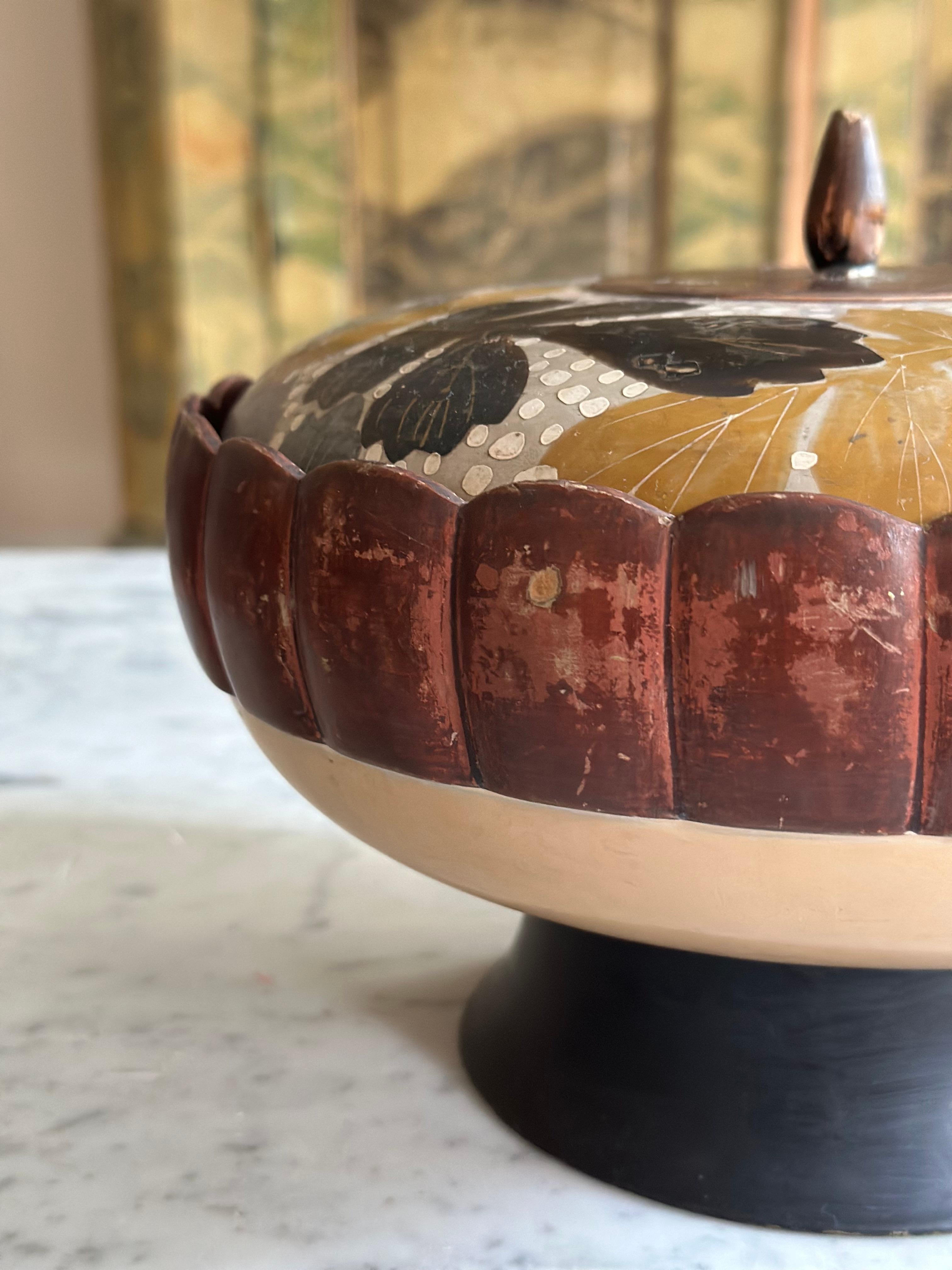 Antiguo cuenco japonés con tapa del periodo Meiji, lacado principios del siglo XX en venta