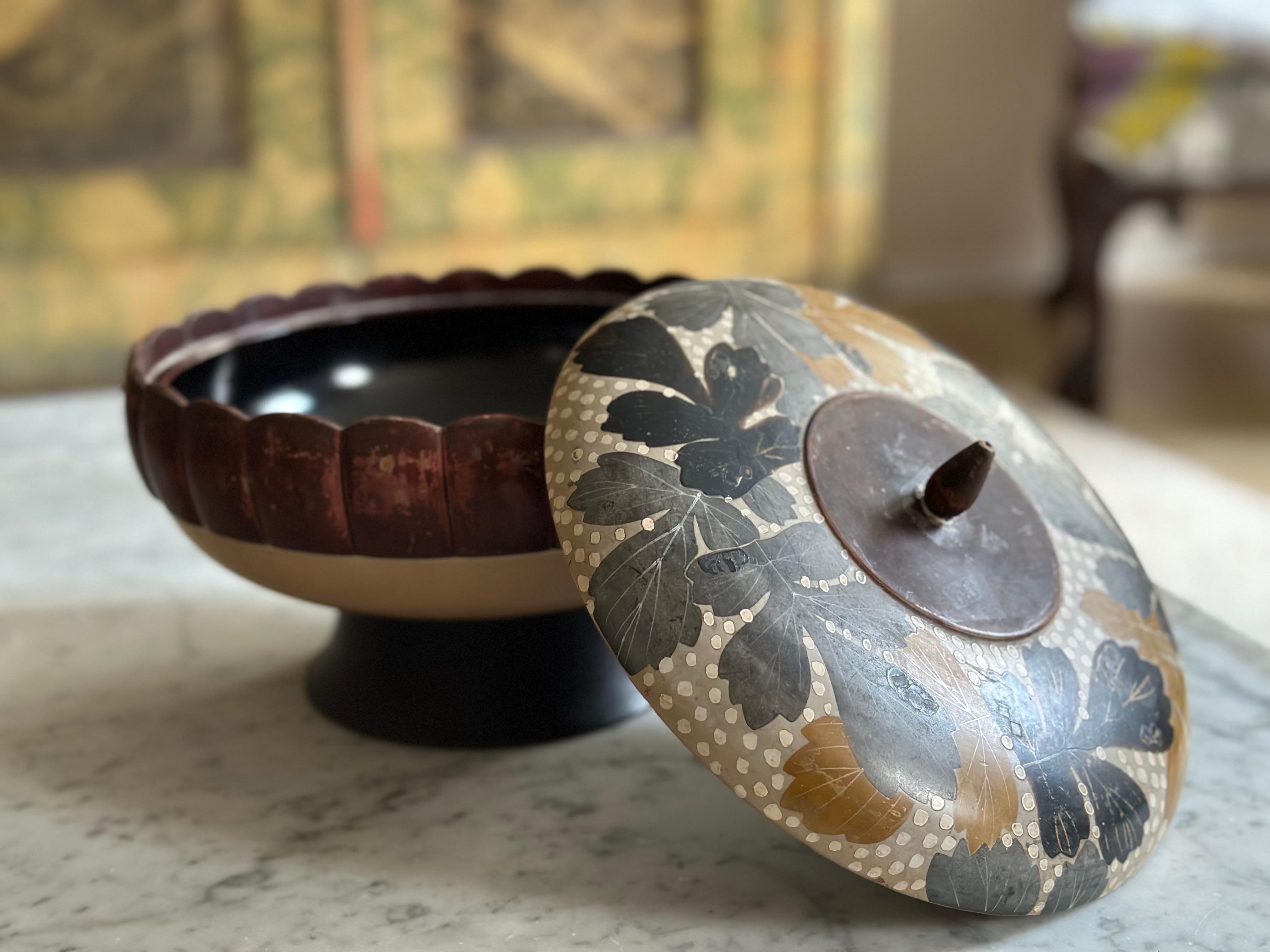 Antiguo cuenco japonés con tapa del periodo Meiji, lacado Madera en venta