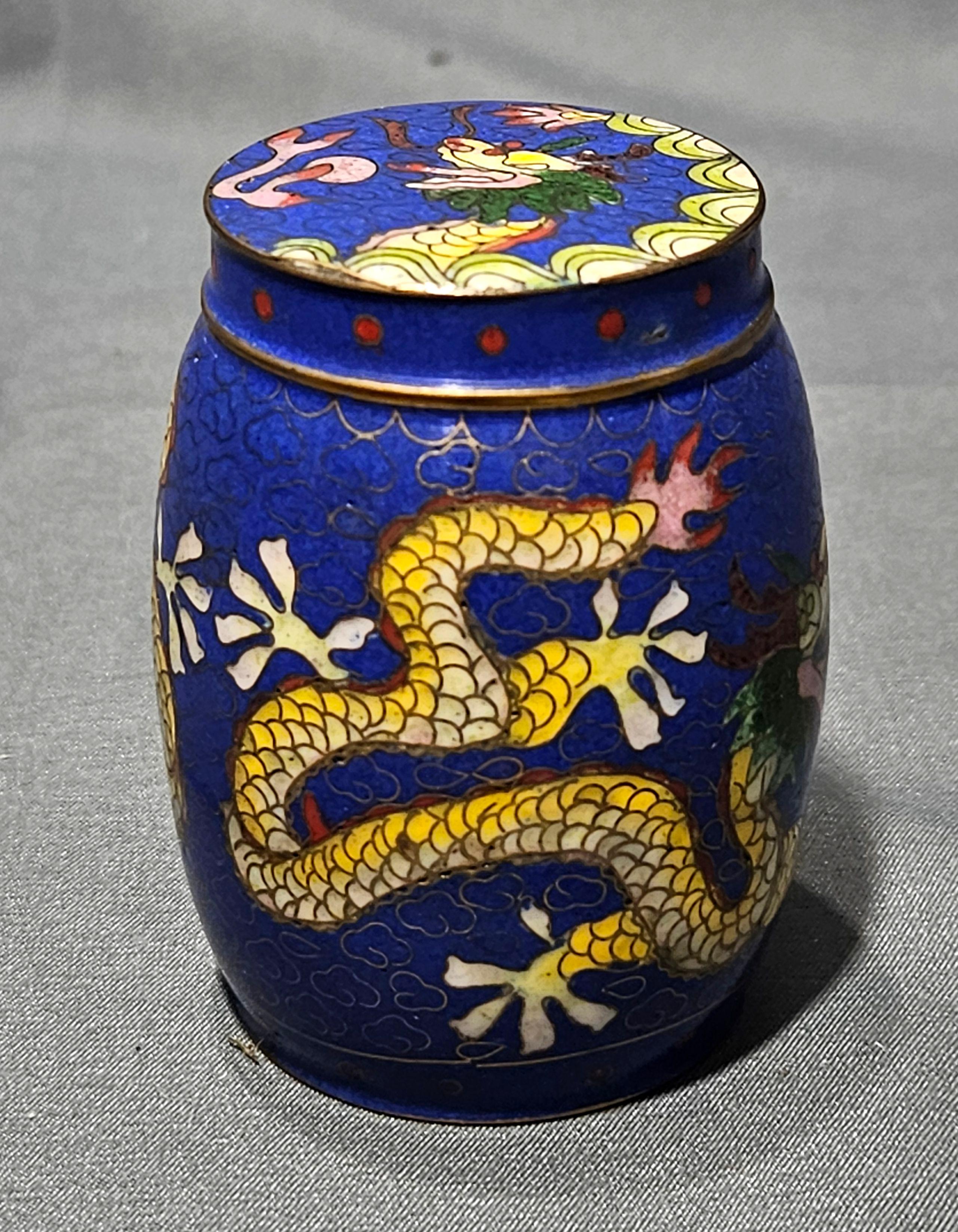 Fait main Boîte ancienne japonaise à couvercle cloisonné, période Meiji en vente