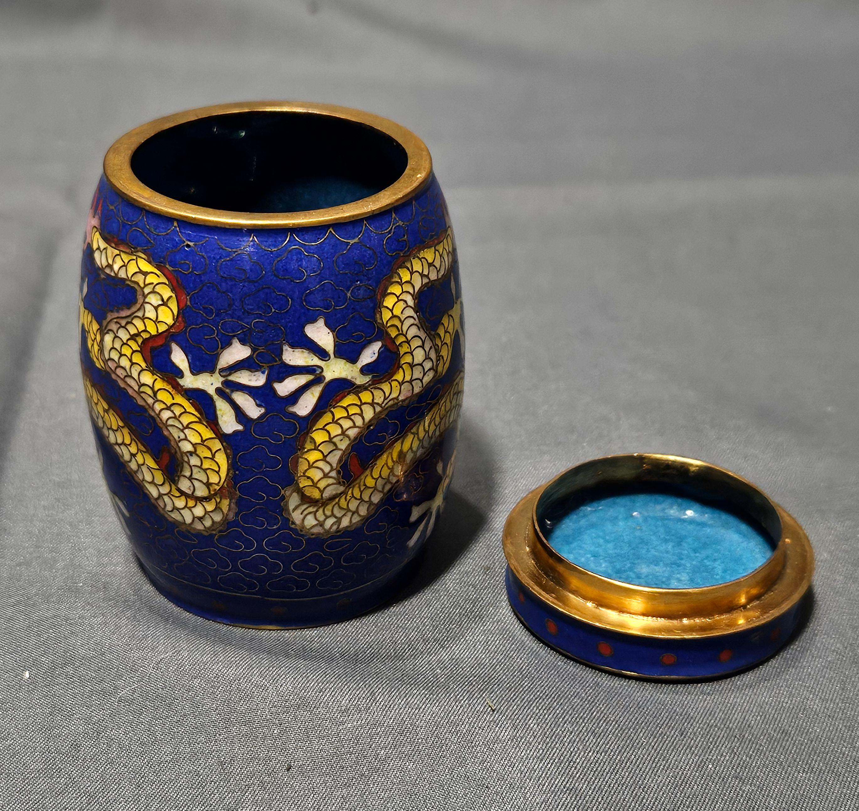 Bronze Boîte ancienne japonaise à couvercle cloisonné, période Meiji en vente