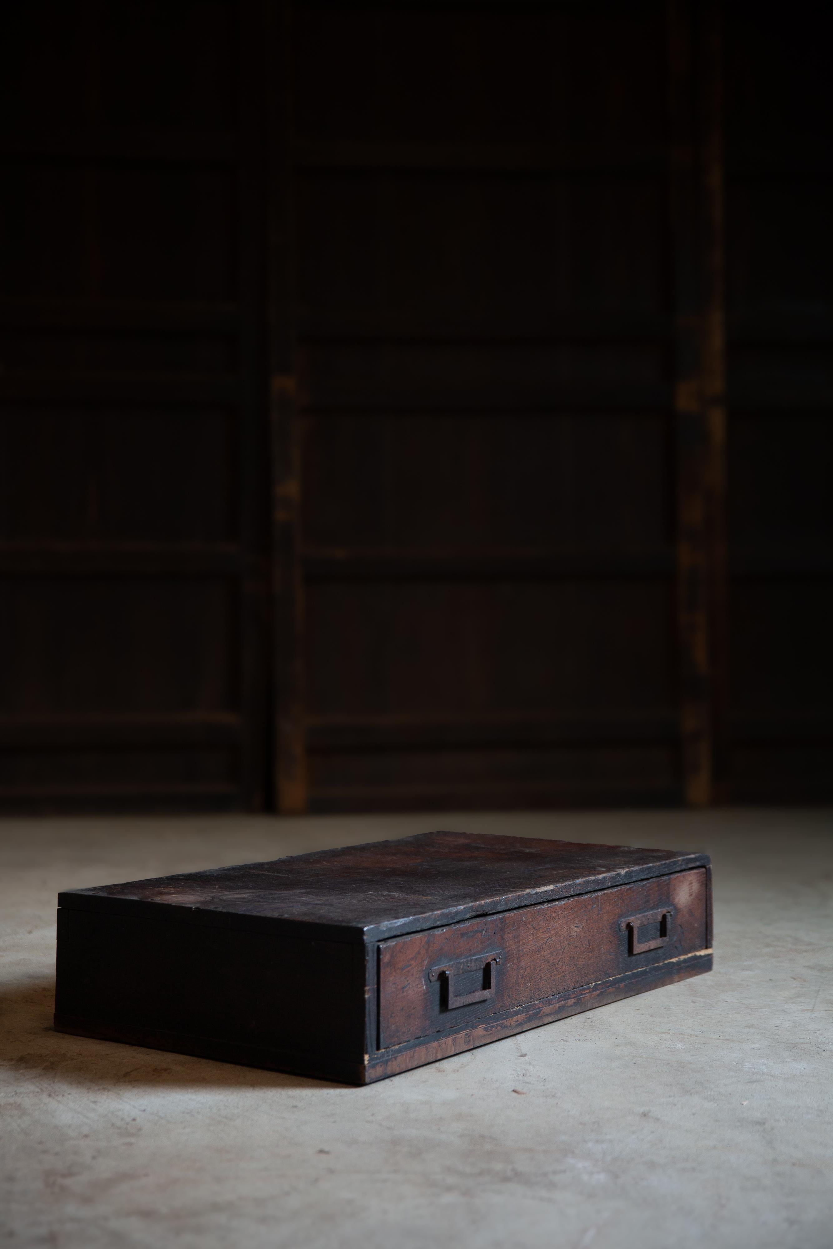 Taisho Antico espositore basso giapponese con cassetto, Okidoko tansu, wabi sabi mingei in vendita