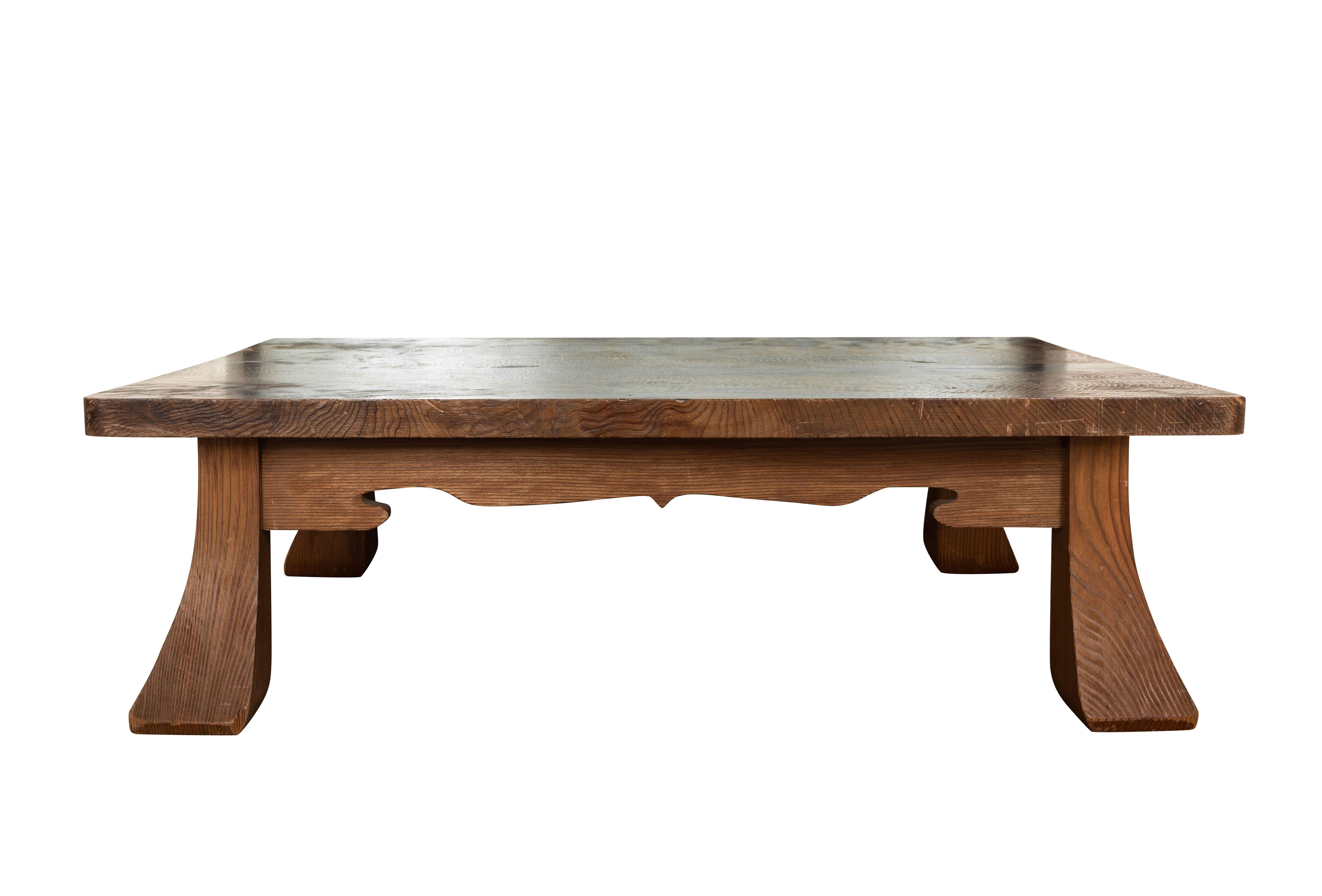 Antique Japanese low table, made from Quarter-sawn pine wood, light patina finish.
Measures: 12.5