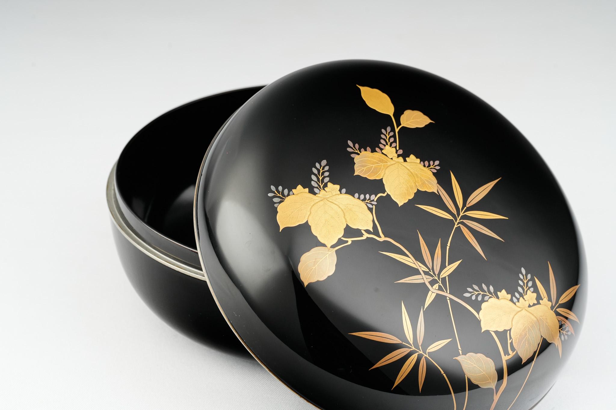 Taisho Ancienne bonbonnière japonaise en laque Maki-e à motifs de paulownia et de bambou en vente