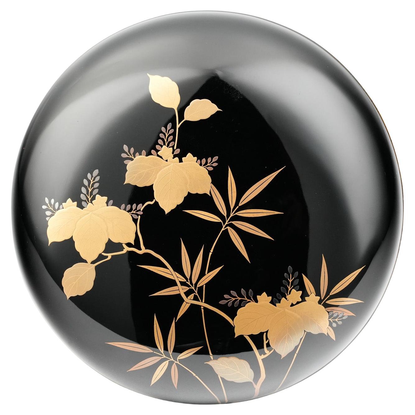 Ancienne bonbonnière japonaise en laque Maki-e à motifs de paulownia et de bambou