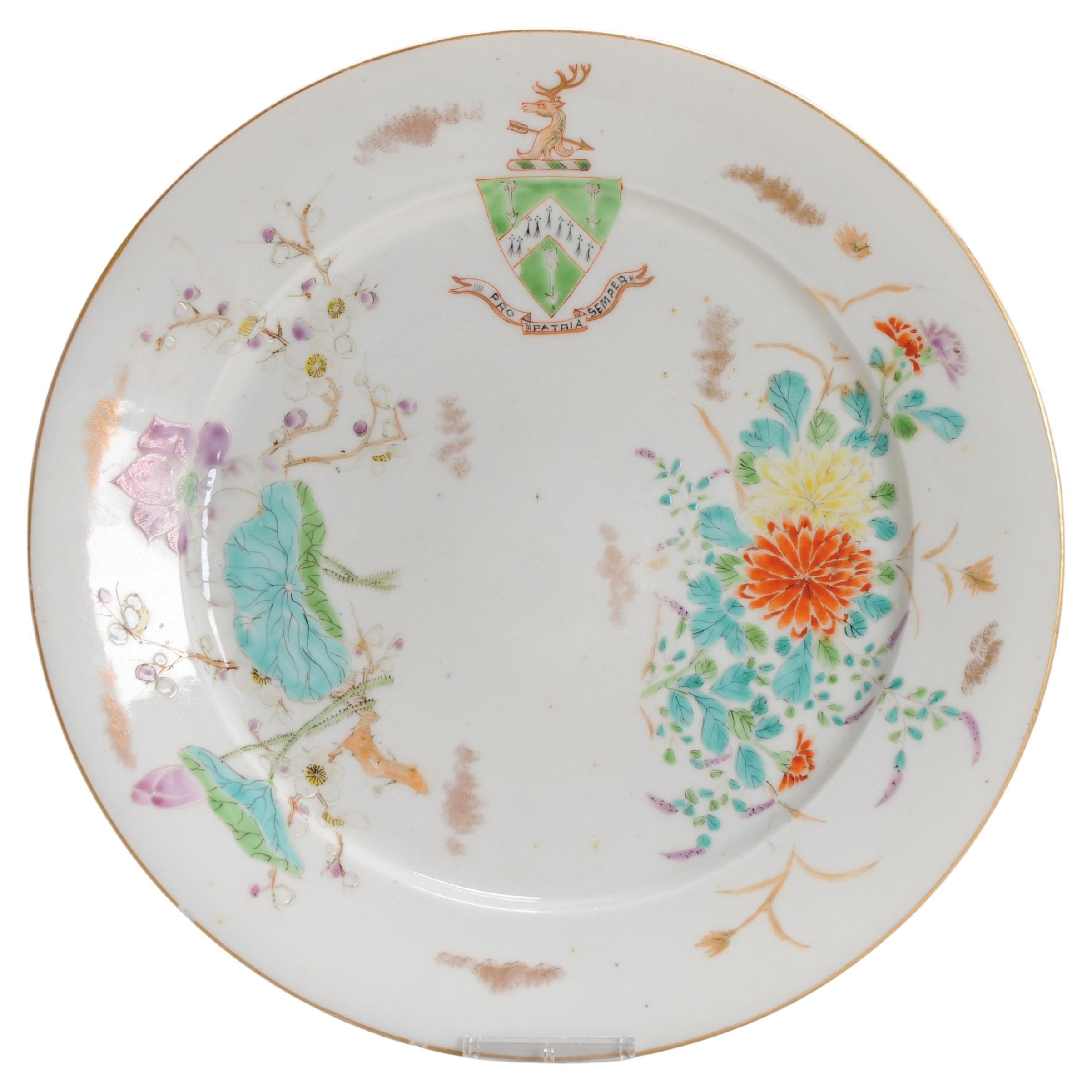 Ancienne assiette armoriée japonaise Meiji avec détails fins d'armoiries de PowelL, 19e siècle