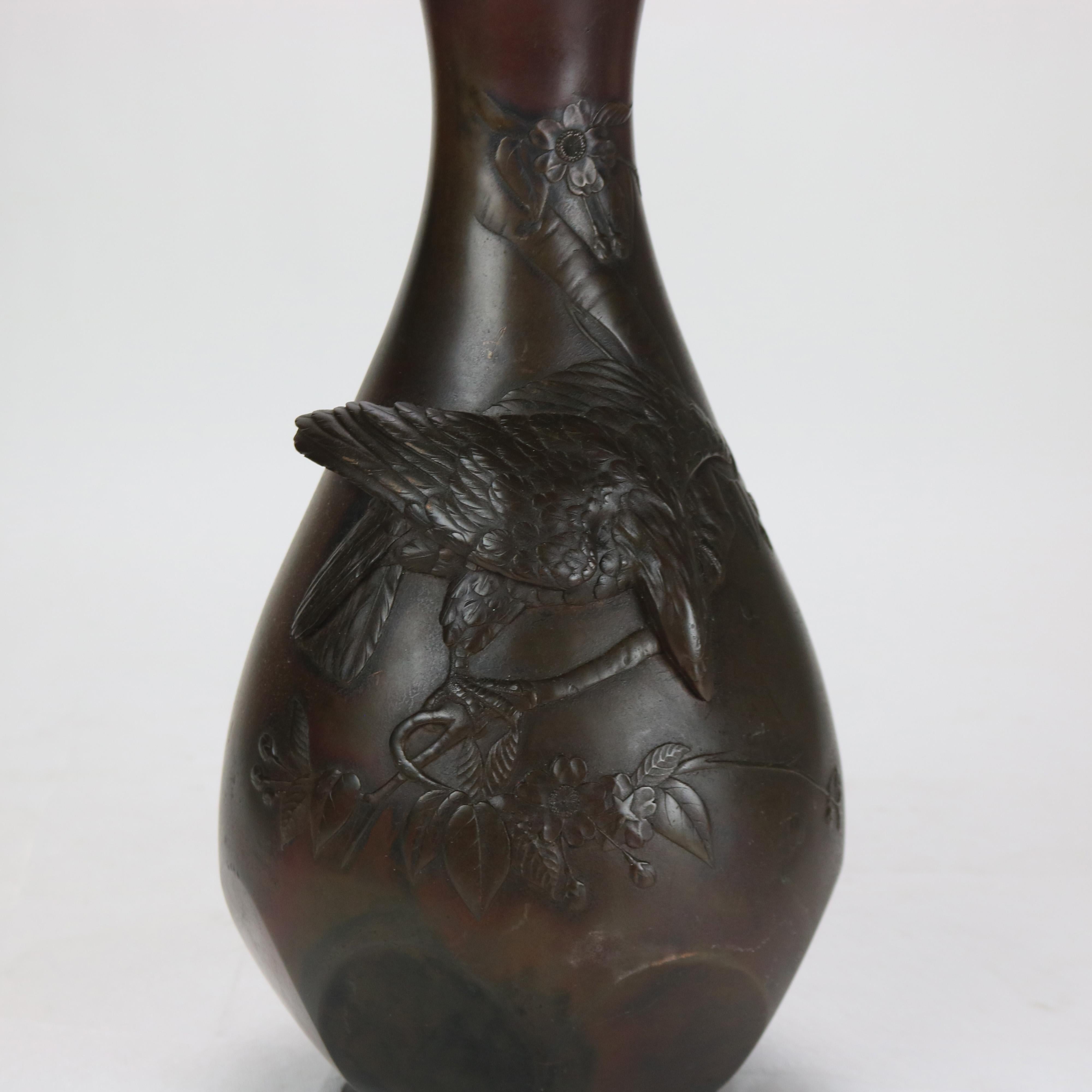 Vase japonais ancien en bronze figuratif d'aigle ouvert dans le fond, vers 1900 en vente 5