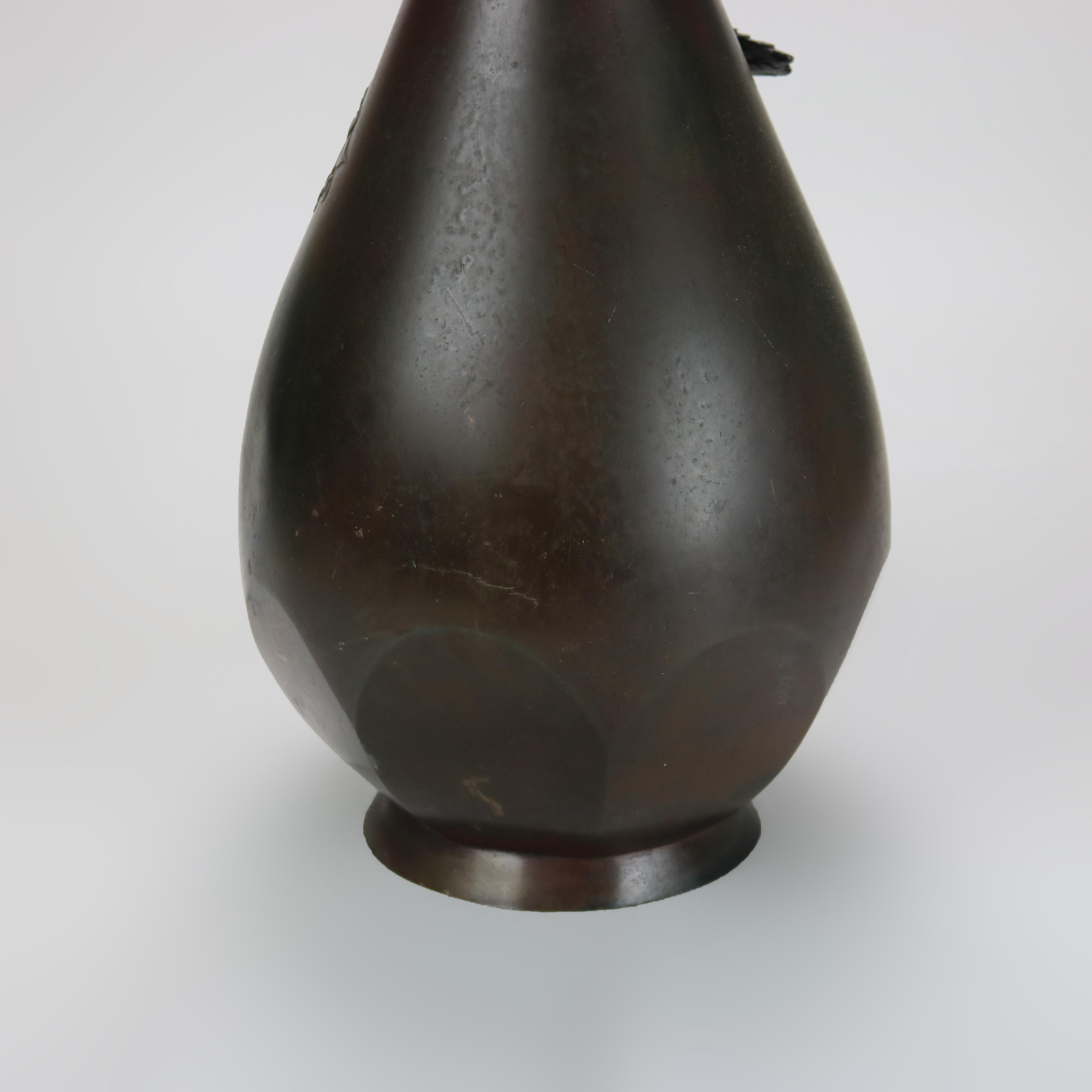 Vase japonais ancien en bronze figuratif d'aigle ouvert dans le fond, vers 1900 en vente 2