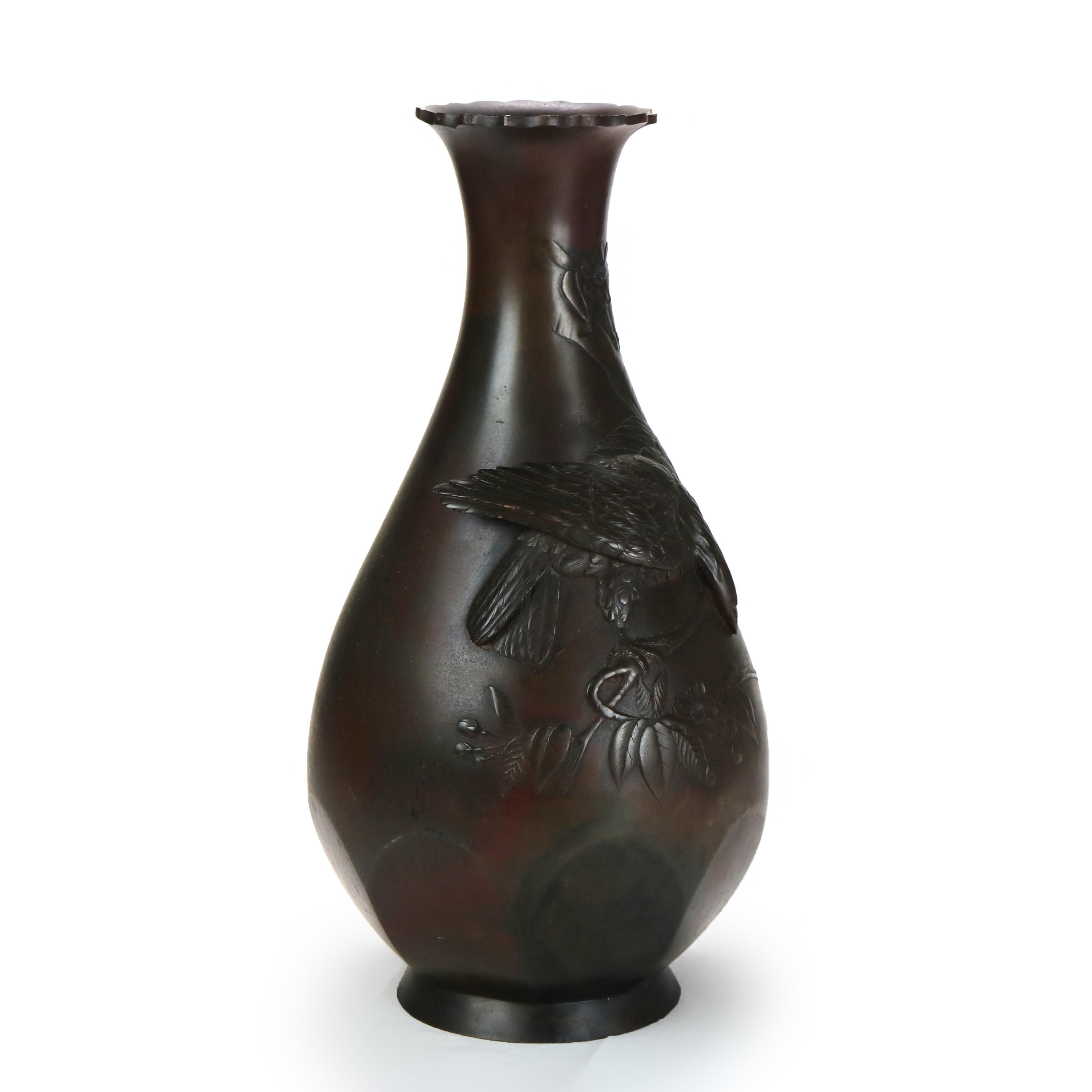 Vase japonais ancien en bronze figuratif d'aigle ouvert dans le fond, vers 1900 en vente 4