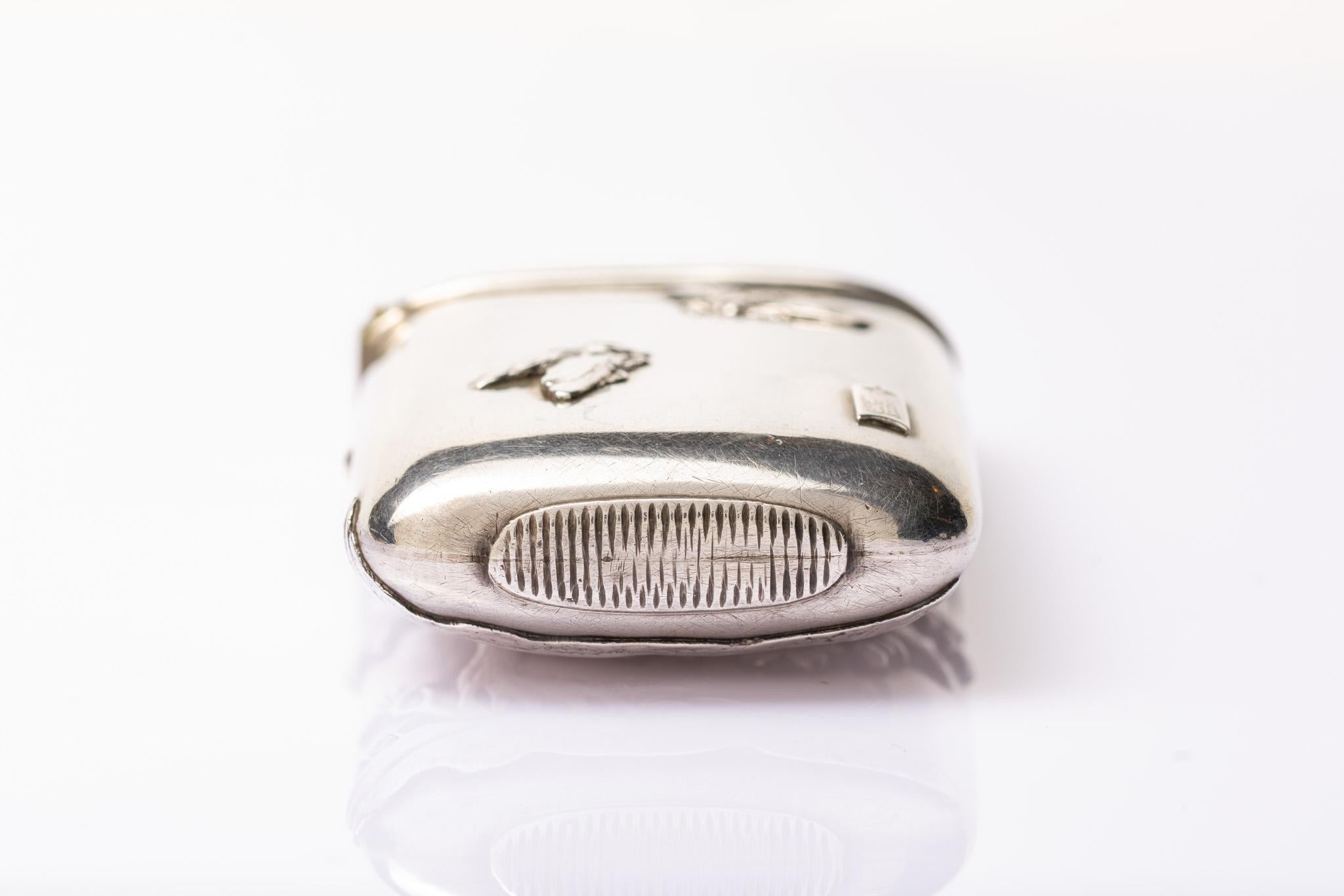 Antiguo Estuche de Vesta de Plata Japonesa Meiji Cerezo e Insectos 6