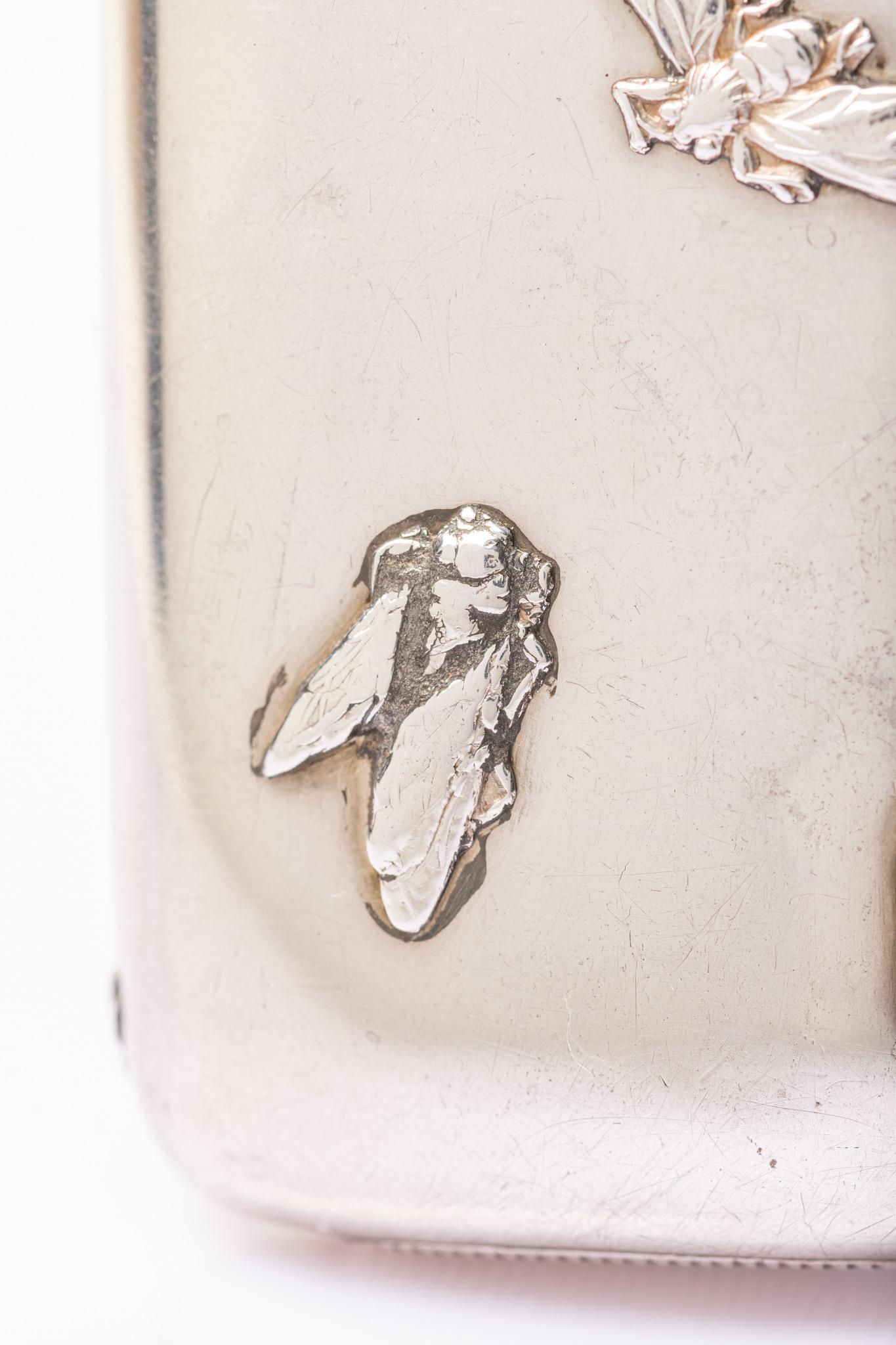 Antiguo Estuche de Vesta de Plata Japonesa Meiji Cerezo e Insectos Art Nouveau