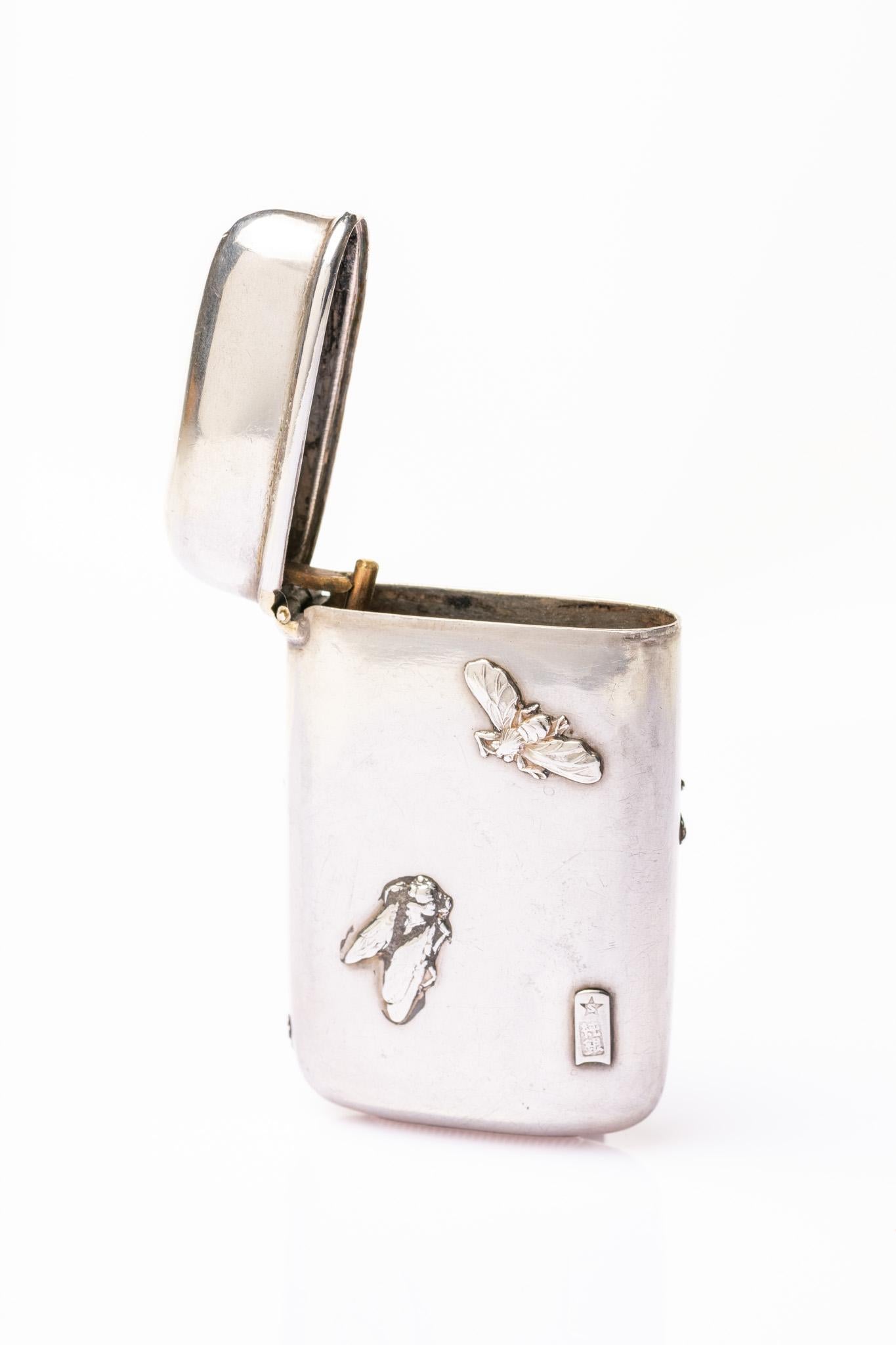Femenino o masculino Antiguo Estuche de Vesta de Plata Japonesa Meiji Cerezo e Insectos
