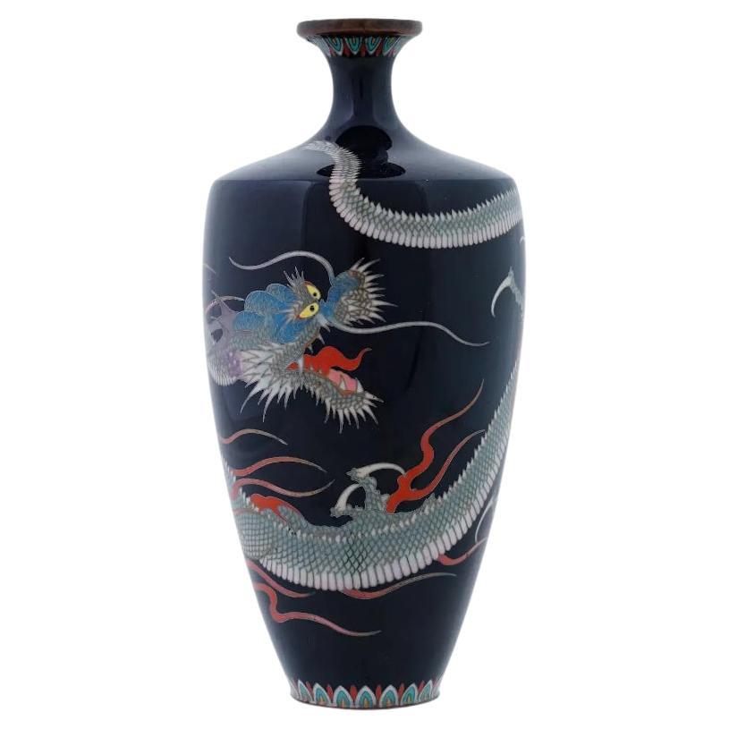 Antike japanische Meiji-Cloisonné-Emaille-D Drachenvase im Angebot