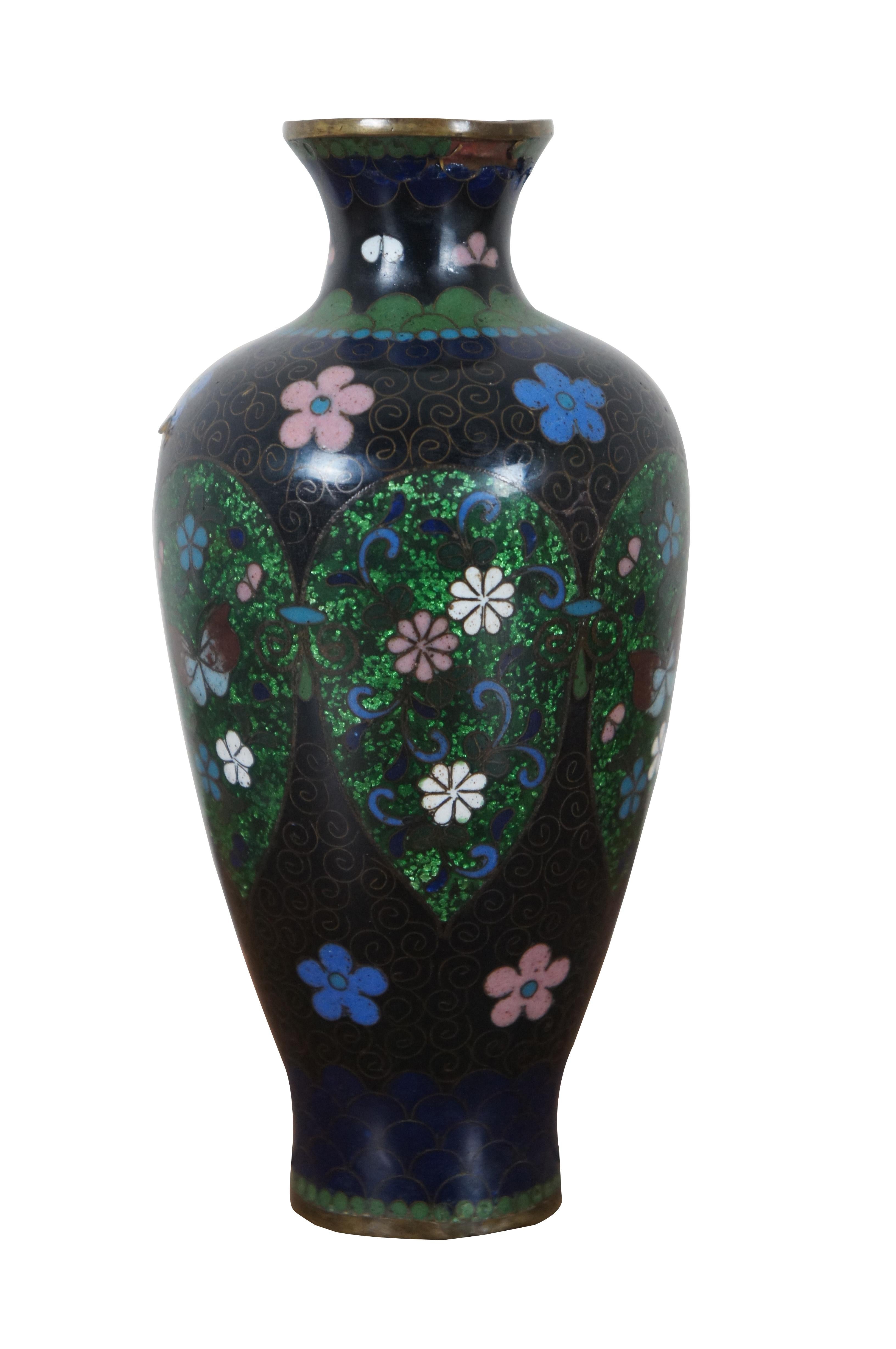 Antique Japanese Meiji Cloisonne Enamel Ginbari Floral Butterfly Bud Vase In Good Condition In Dayton, OH