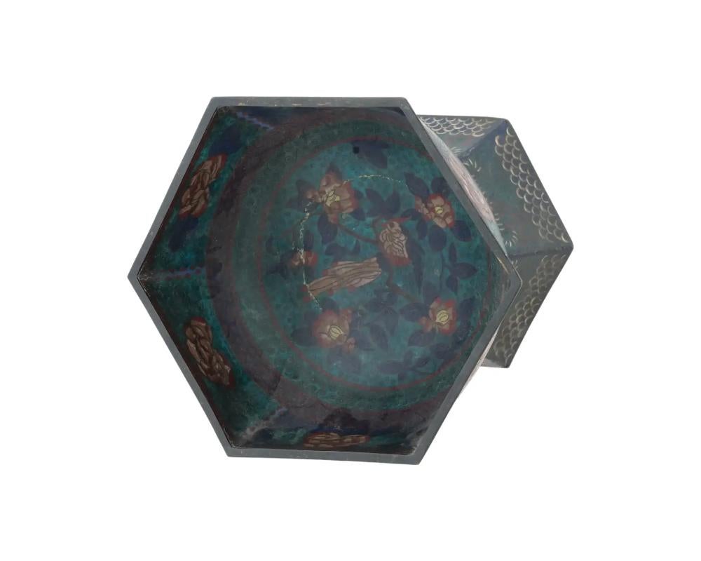 Antique Japanese Meiji Cloisonne Enamel Tazza Bowl In Good Condition For Sale In New York, NY
