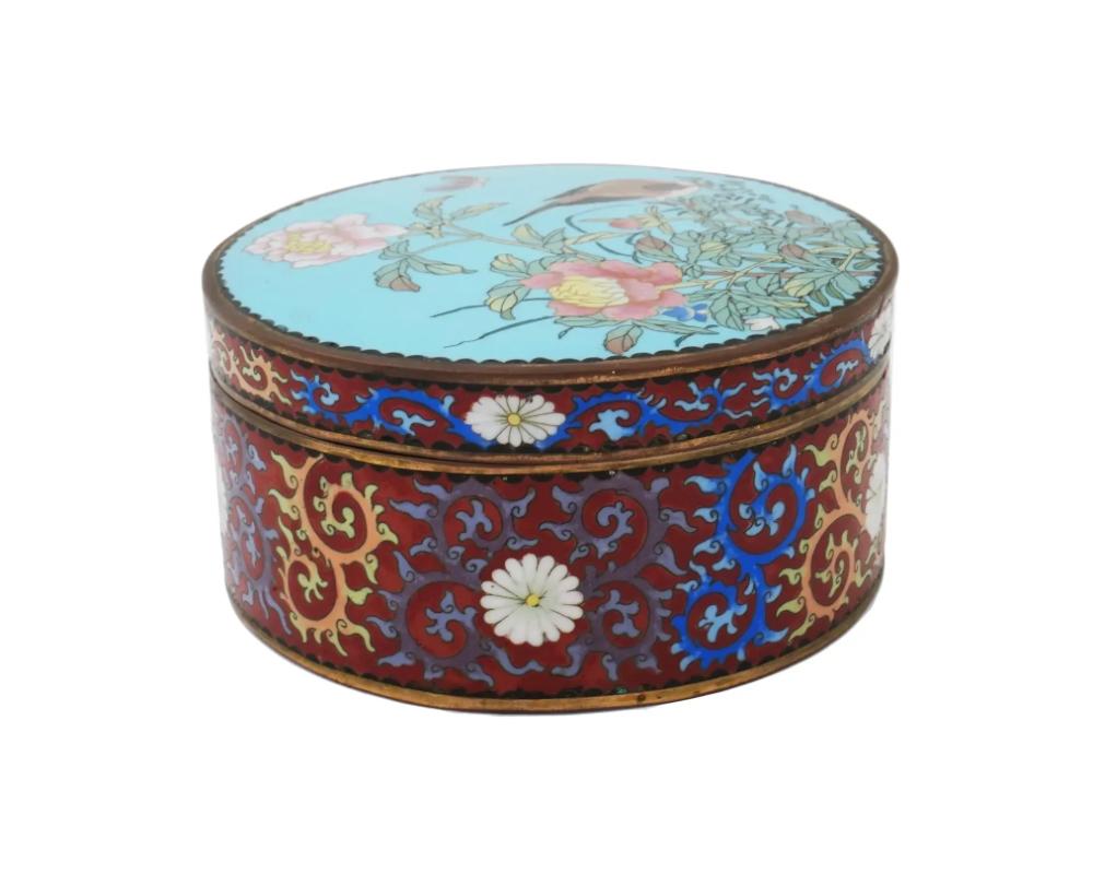 Antique Japanese Meiji Cloisonne Enamel Trinket Box In Good Condition For Sale In New York, NY