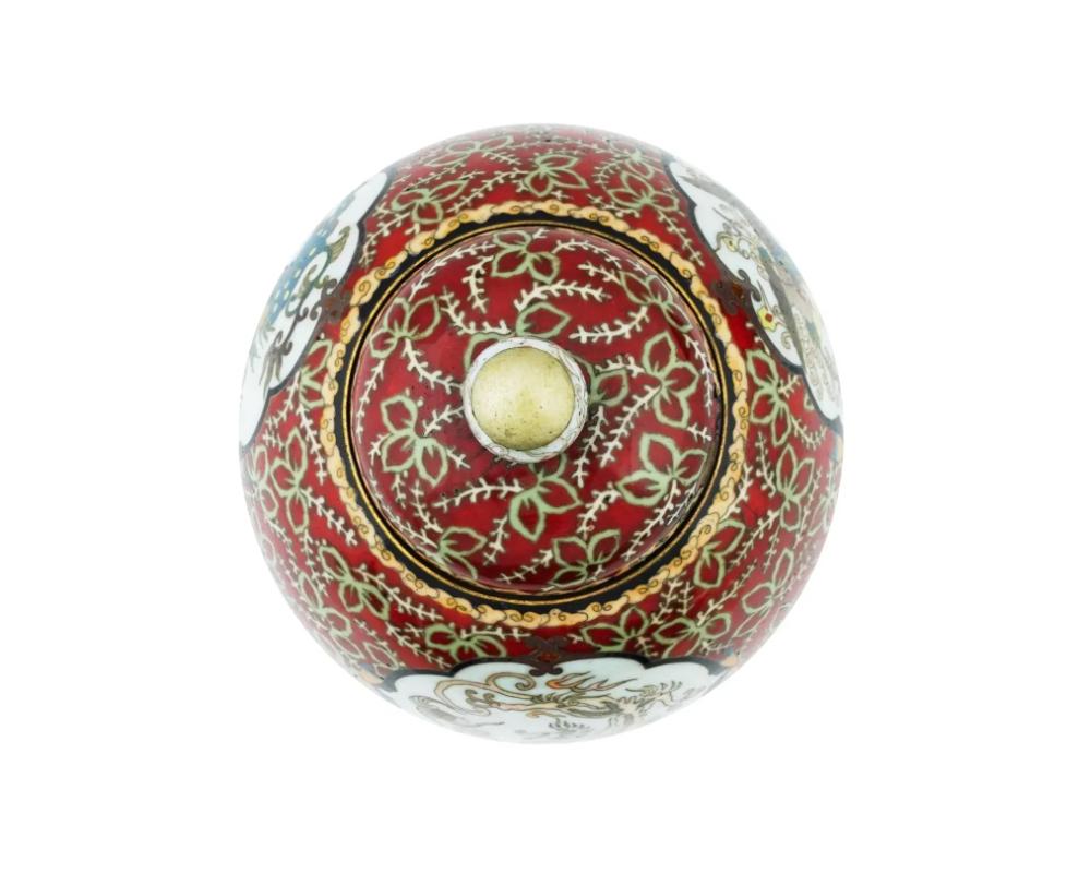 Antiguo Tarro Trípode Japonés Meiji de Cloisonné Esmaltado en venta 1
