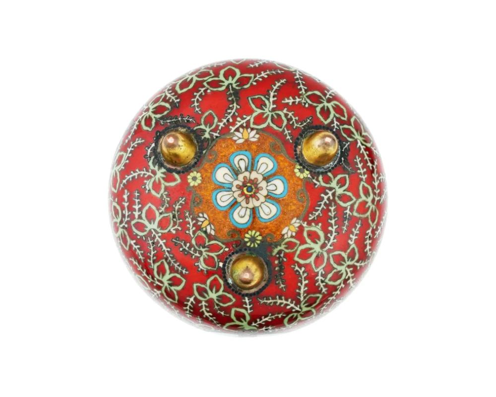 Antiguo Tarro Trípode Japonés Meiji de Cloisonné Esmaltado en venta 2