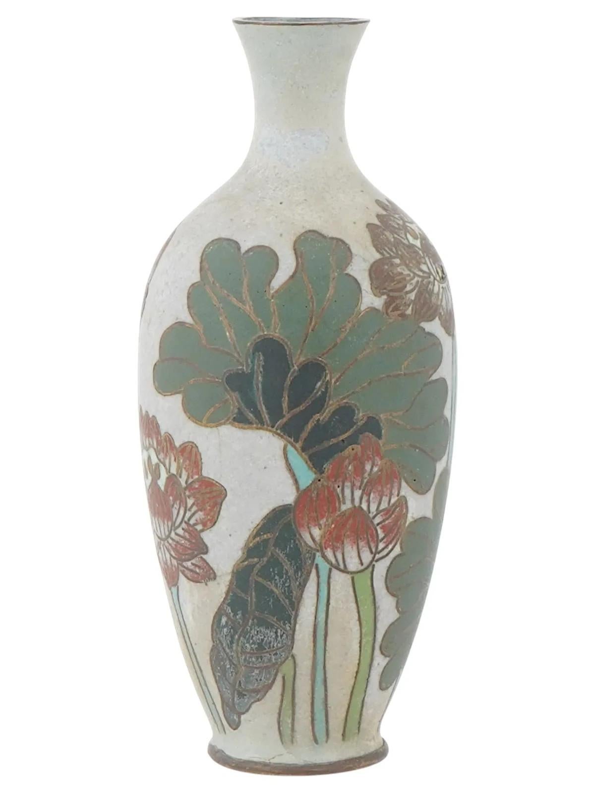 Antiguo jarrón japonés Meiji de esmalte cloisonné en Bueno estado para la venta en Long Island City, NY