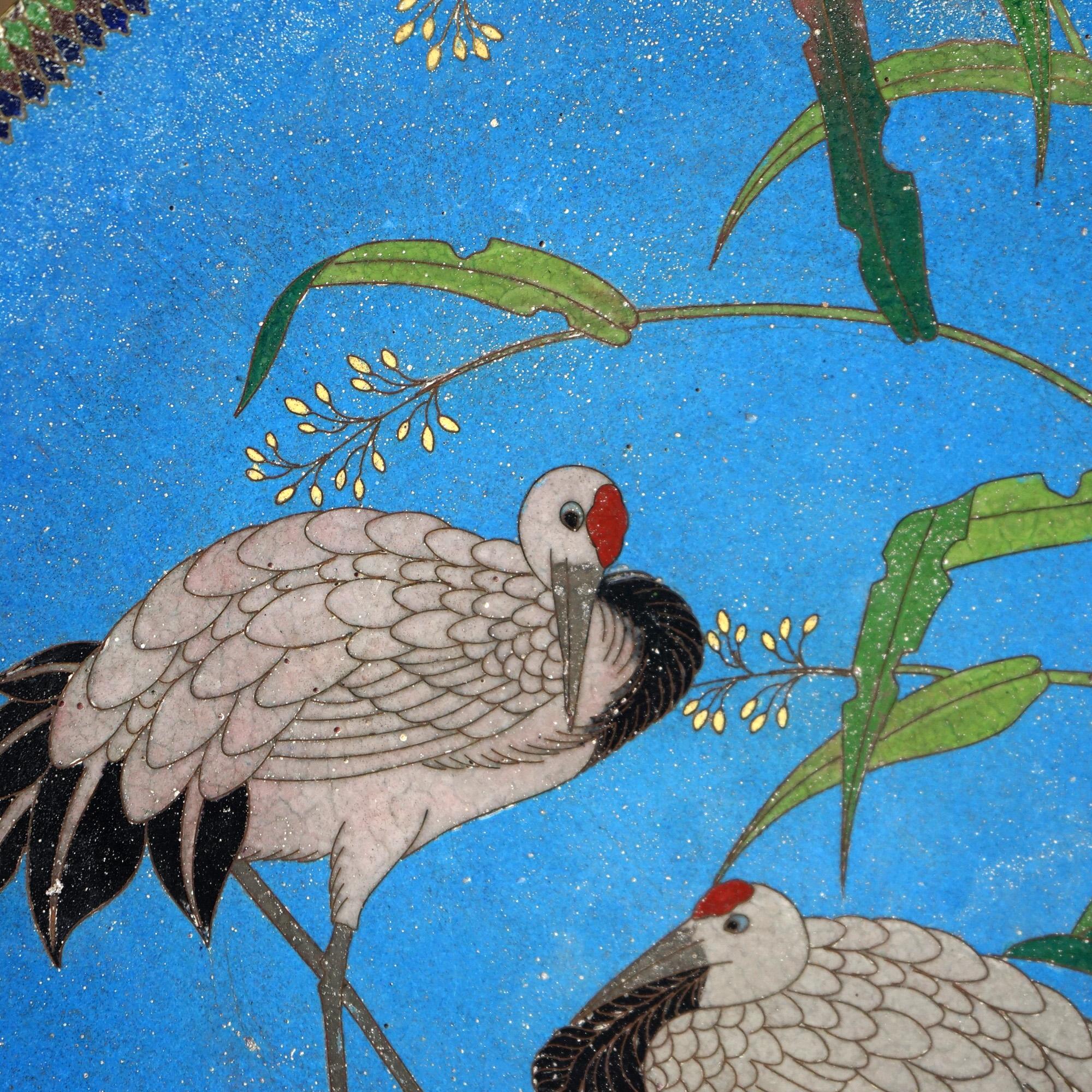 Antike japanische Meiji Cloisonné emailliert Charger, Sumpf-Szene & Reiher, C1920 (Japanisch) im Angebot