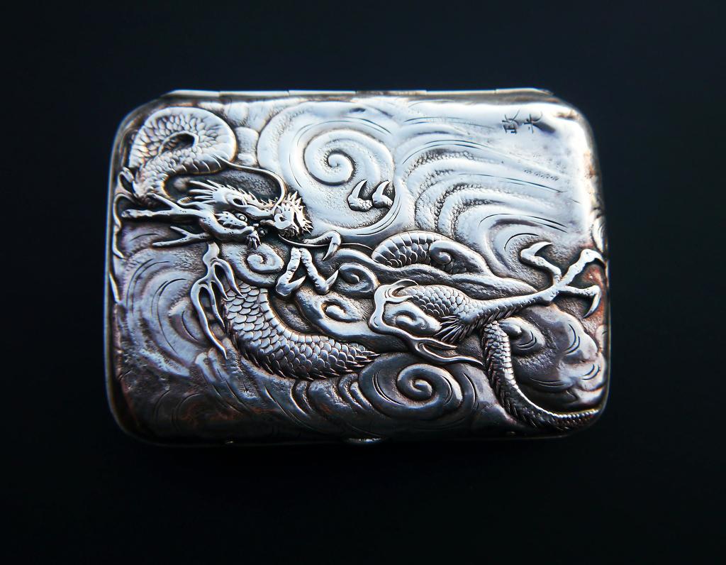 Arts and Crafts Antique Japanese Meiji Dragon Cigarette Box Silver / 88 gr For Sale