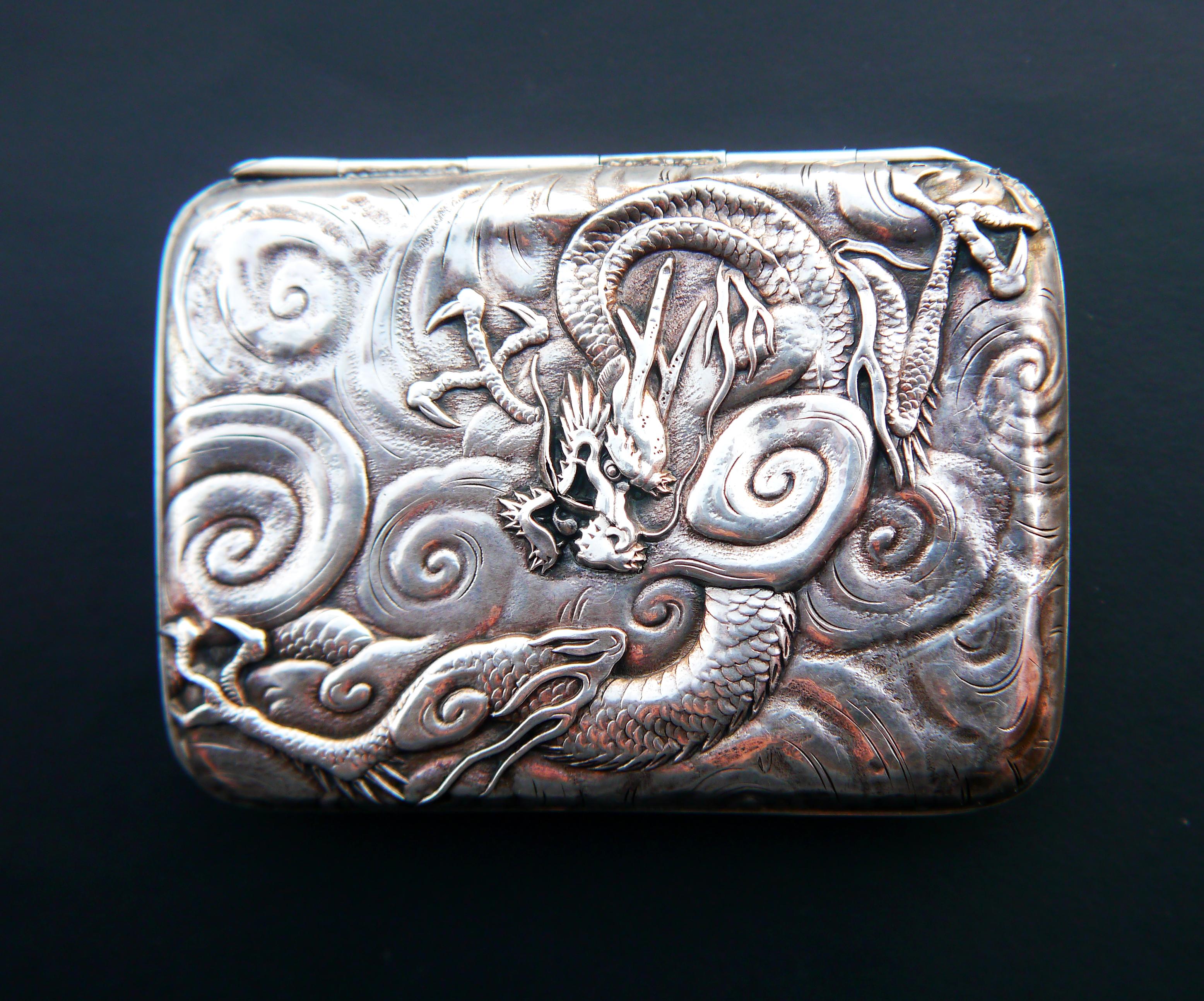 Antique Japanese Meiji Dragon Cigarette Box Silver / 88 gr For Sale 3