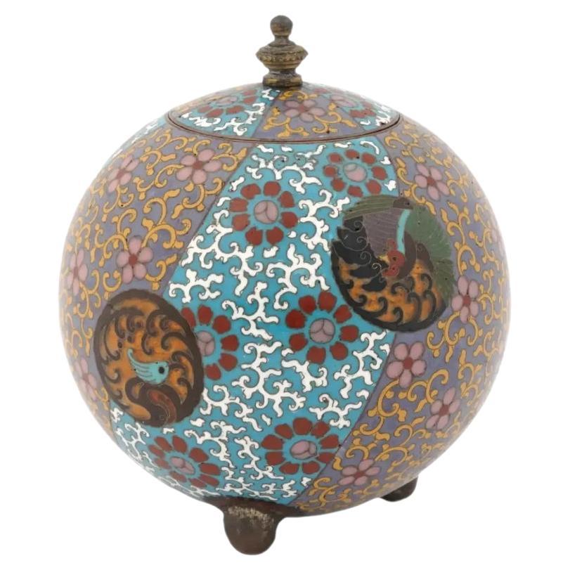 Ancienne jarre japonaise à couvercle en émail cloisonné de style Meiji