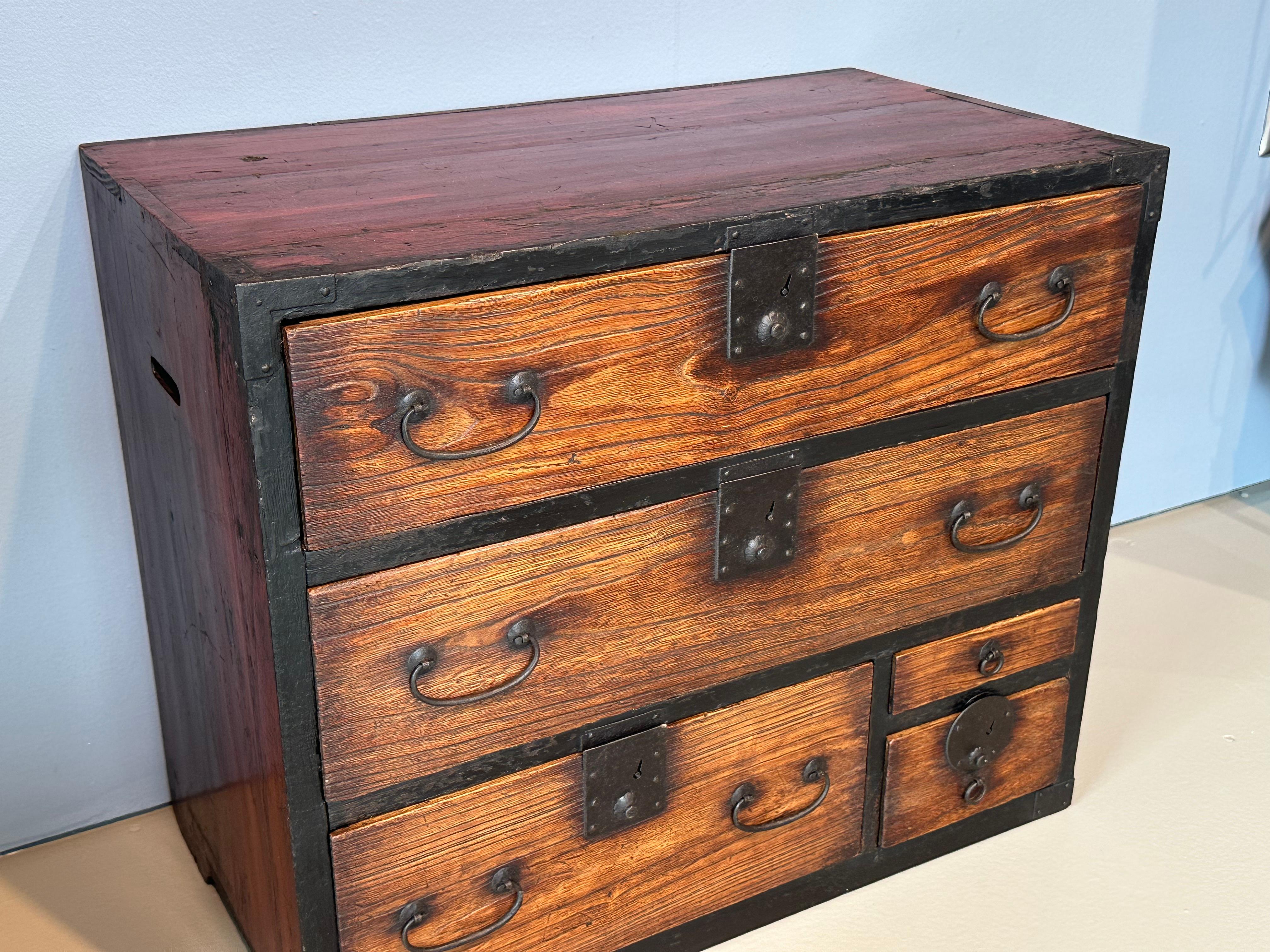 Laqué Antique Tansu personnel Kiri Kodansu de l'ère Meiji (vers 1870) 5 tiroirs 23 