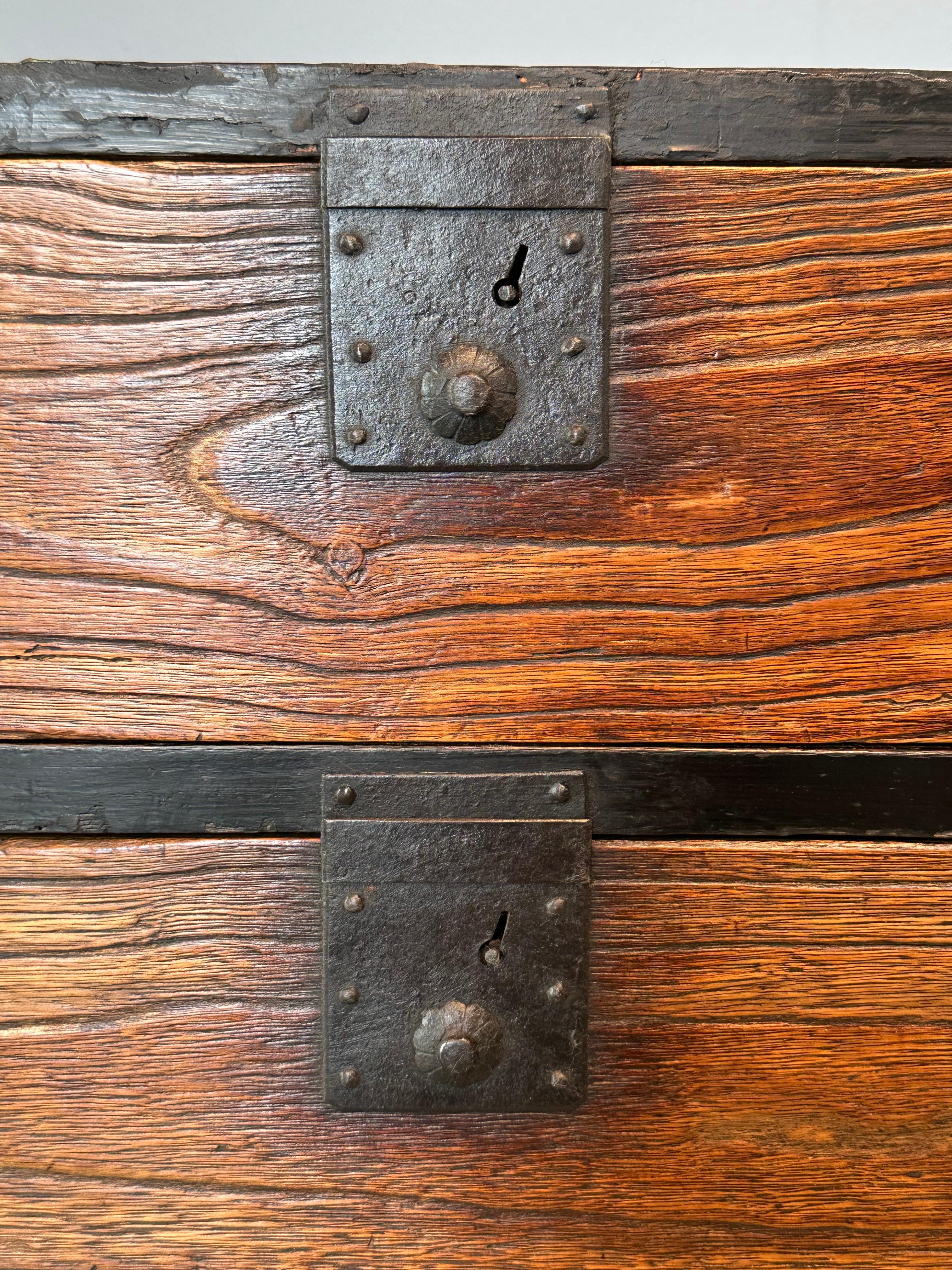 Antique Tansu personnel Kiri Kodansu de l'ère Meiji (vers 1870) 5 tiroirs 23 