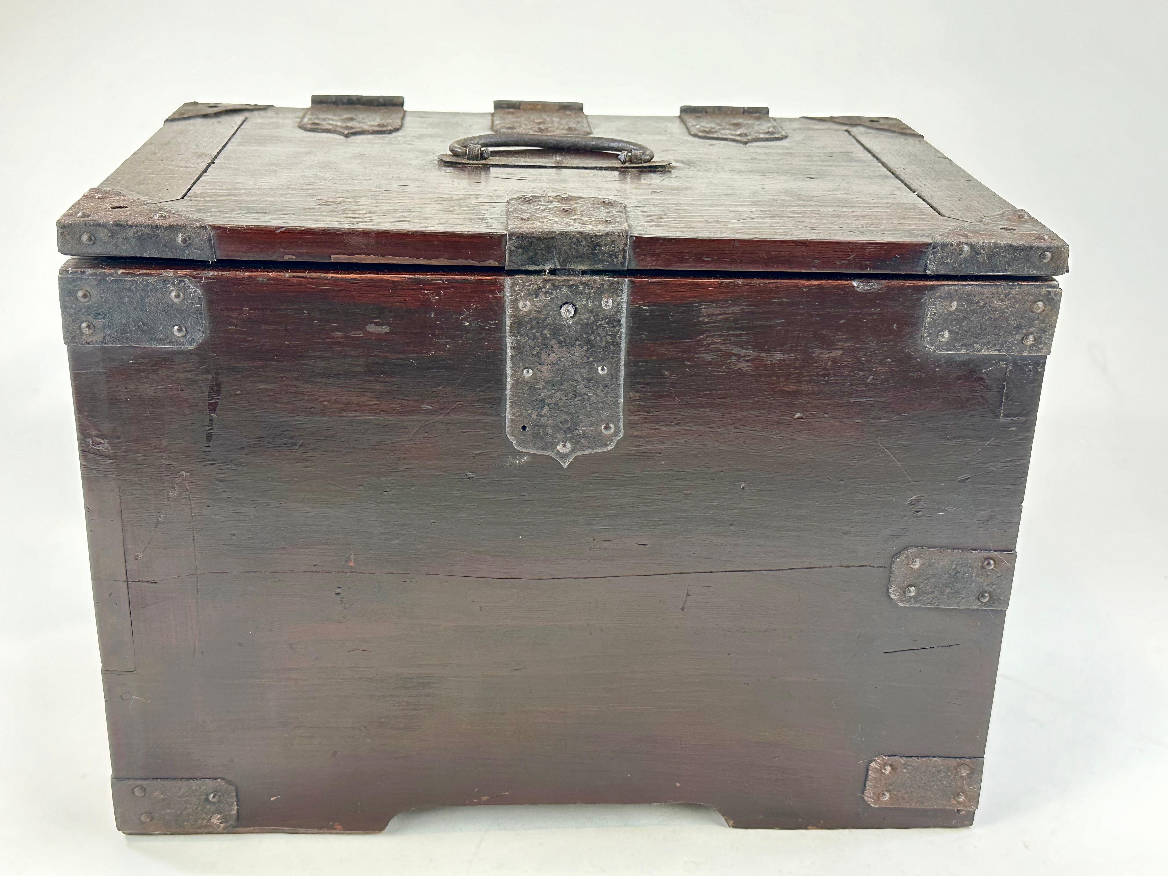 Antiguo Japonés Era Meiji c1880's Caligrafía Suzuribako Tansu Keyaki Madera 12 en Bueno estado para la venta en Portland, OR