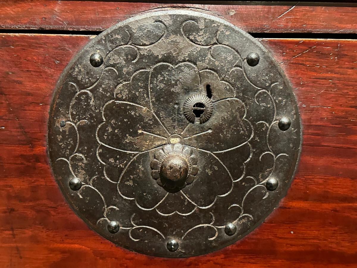 Antico giapponese dell'epoca Meiji c1880 Yonezawa Clothing Tansu Chest Keyaki Wood 42