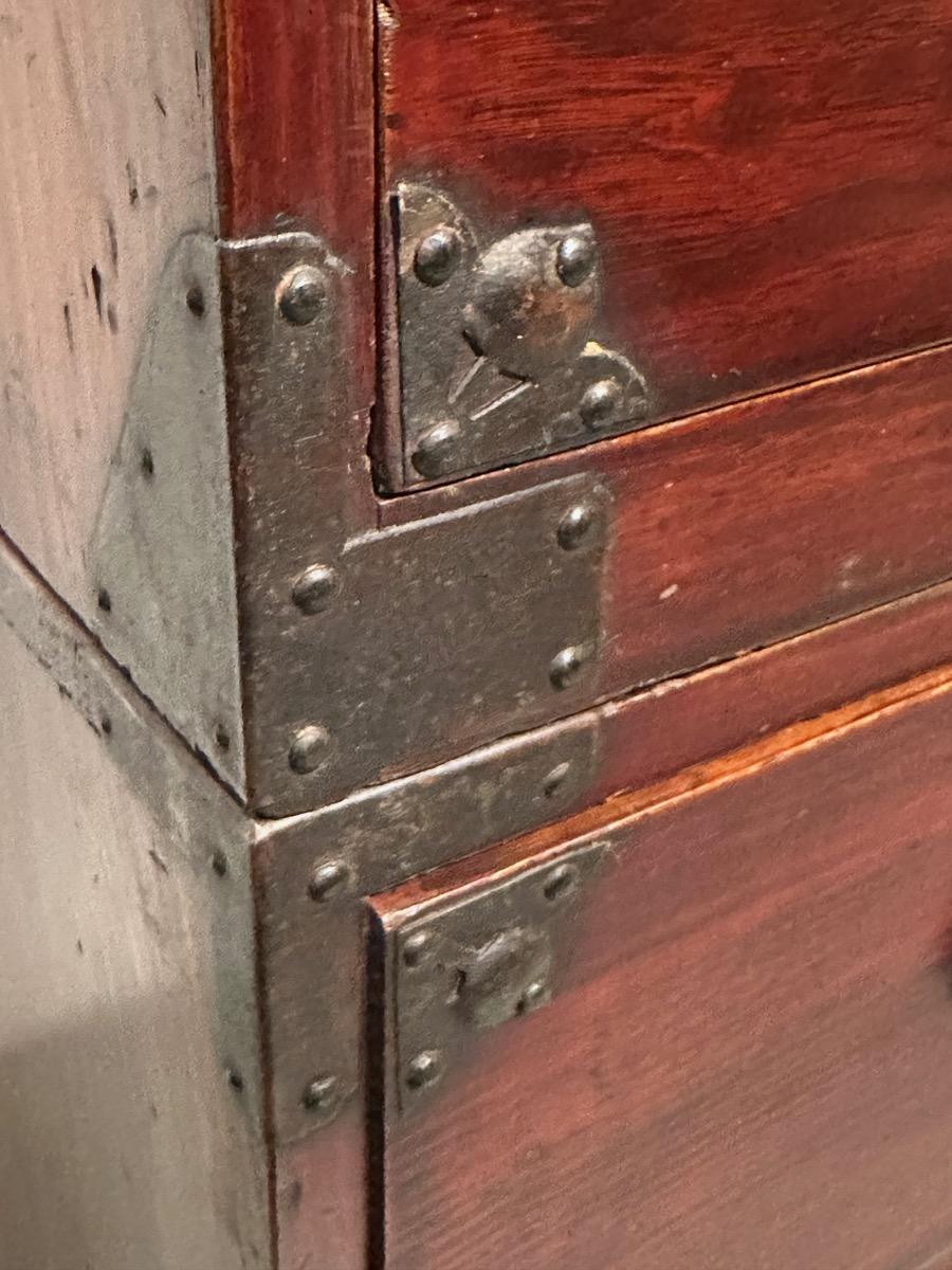 Antico giapponese dell'epoca Meiji c1880 Yonezawa Clothing Tansu Chest Keyaki Wood 42
