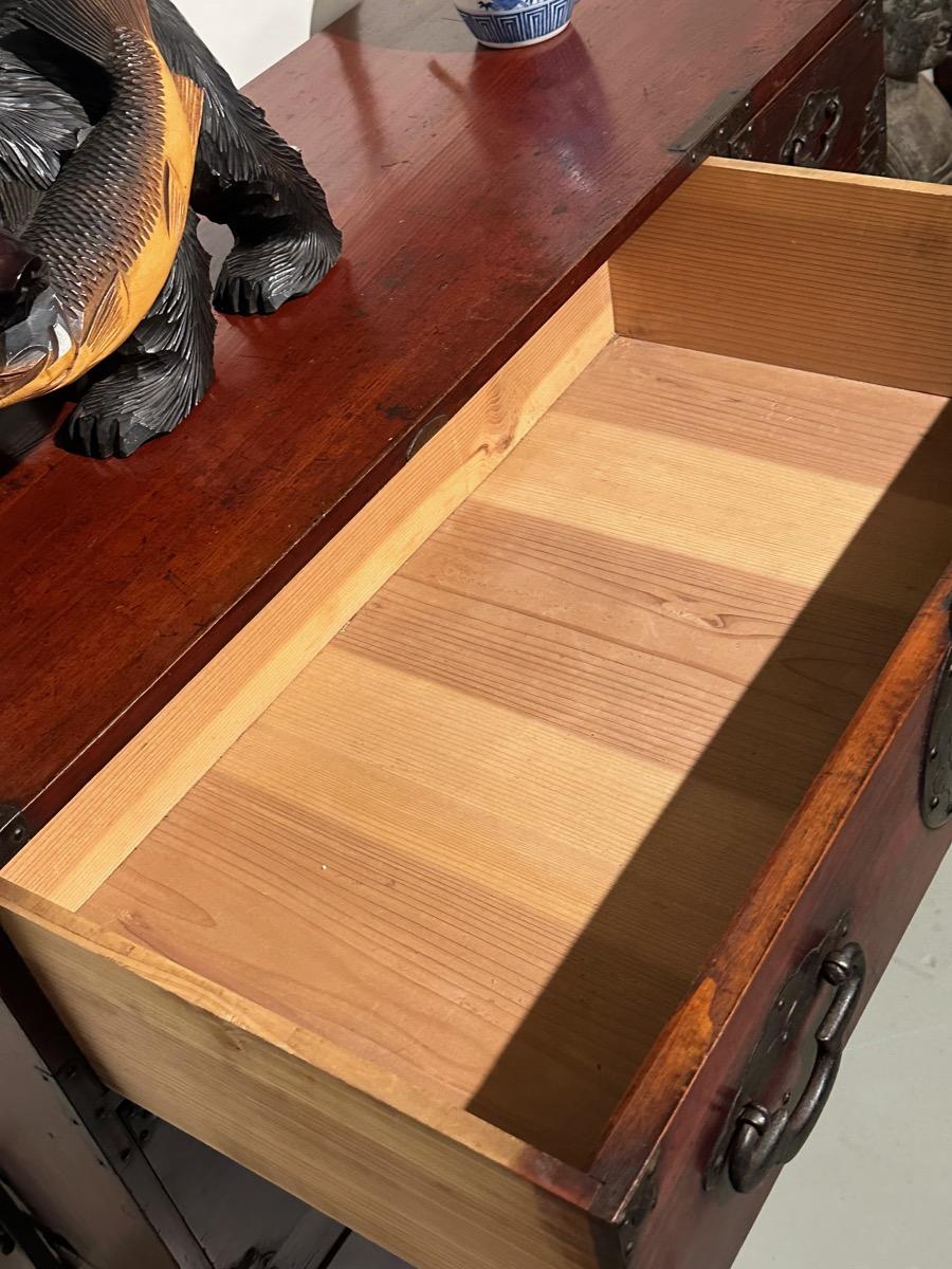Antico giapponese dell'epoca Meiji c1880 Yonezawa Clothing Tansu Chest Keyaki Wood 42