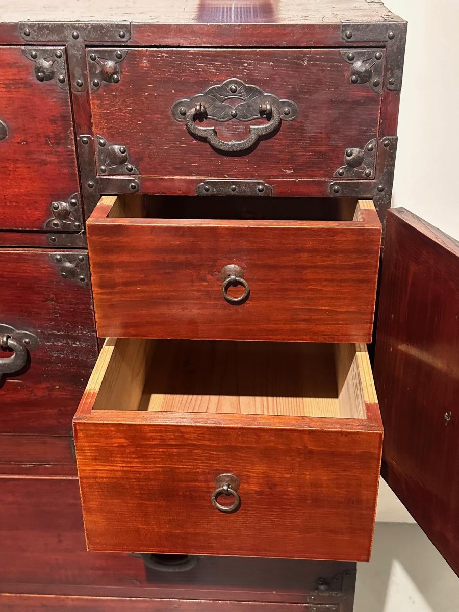 Antico giapponese dell'epoca Meiji c1880 Yonezawa Clothing Tansu Chest Keyaki Wood 42