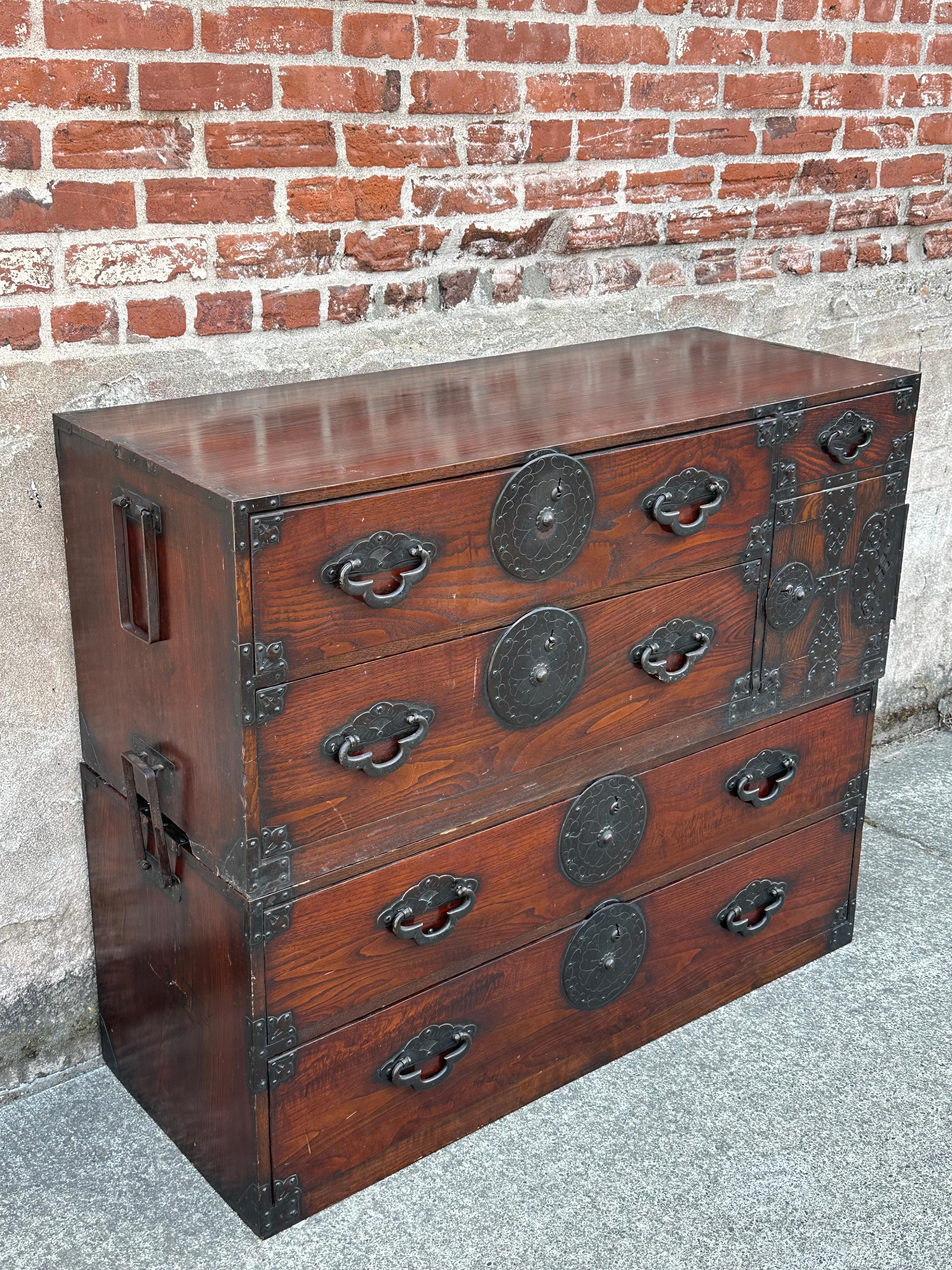 Antike japanische Tansu-Kommode aus Holz mit Schlüsselaki-Schlüssel aus der Meiji-Ära um 1880, Yonezawa, 42